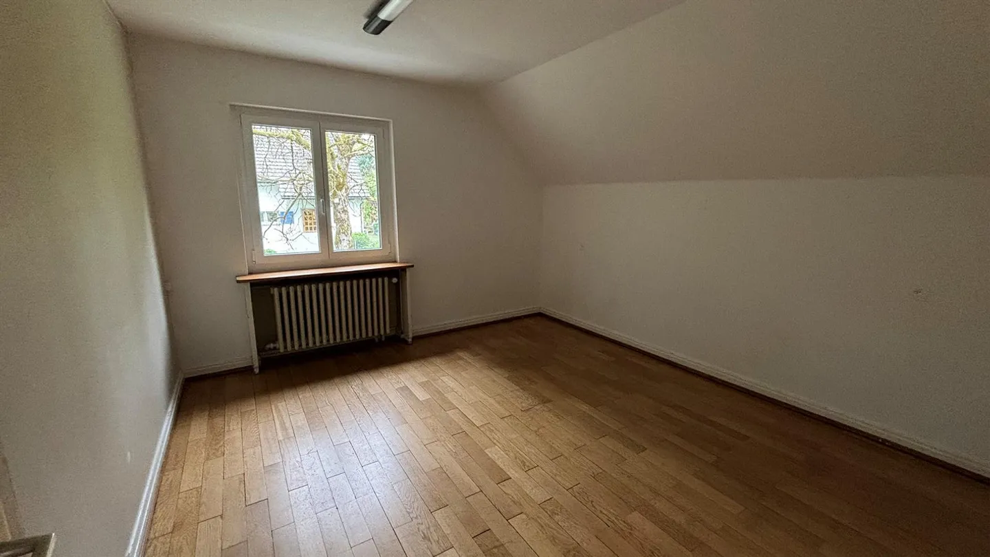 10-room villa with large garden in a sunny and quiet location - Photo 14 of 20