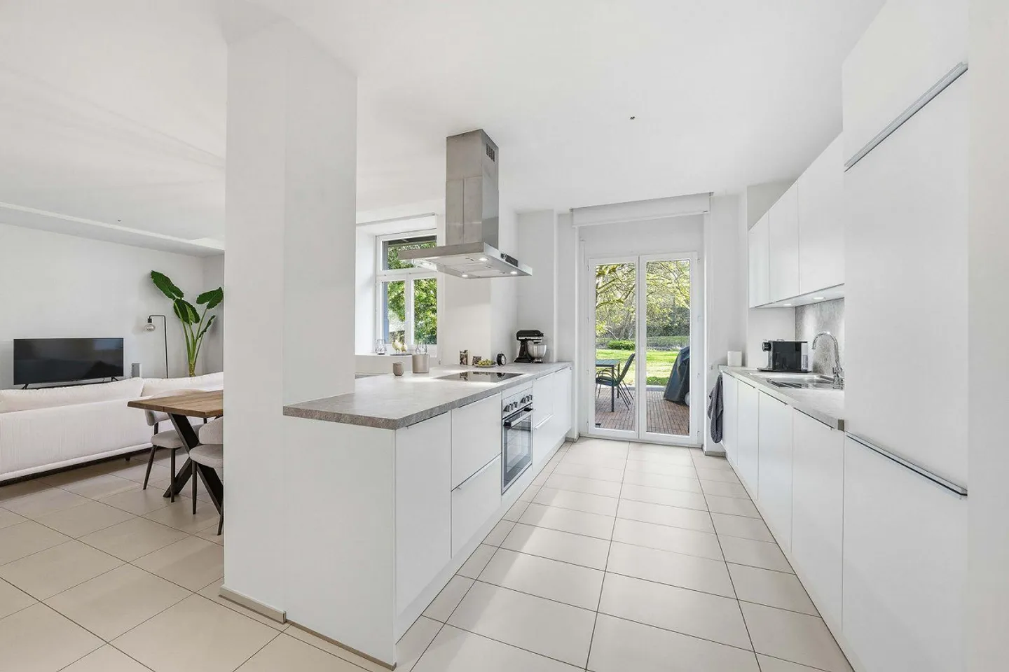 2.5-Room Apartment - Photo 2 of 12