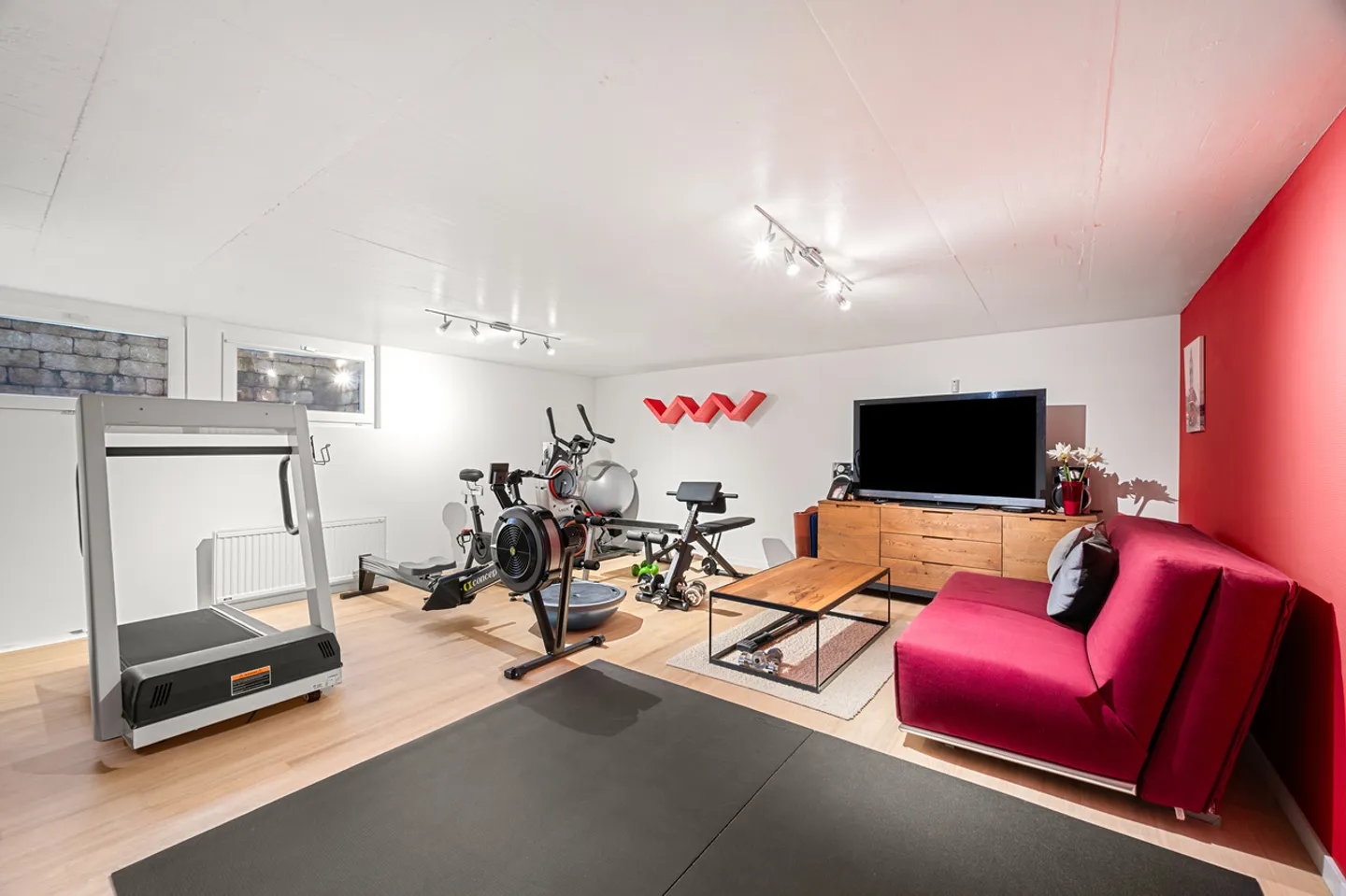 Sehr schöne individuelle Villa mit Pool nur wenige Schritte vom See in Crans - Foto 8 von 14