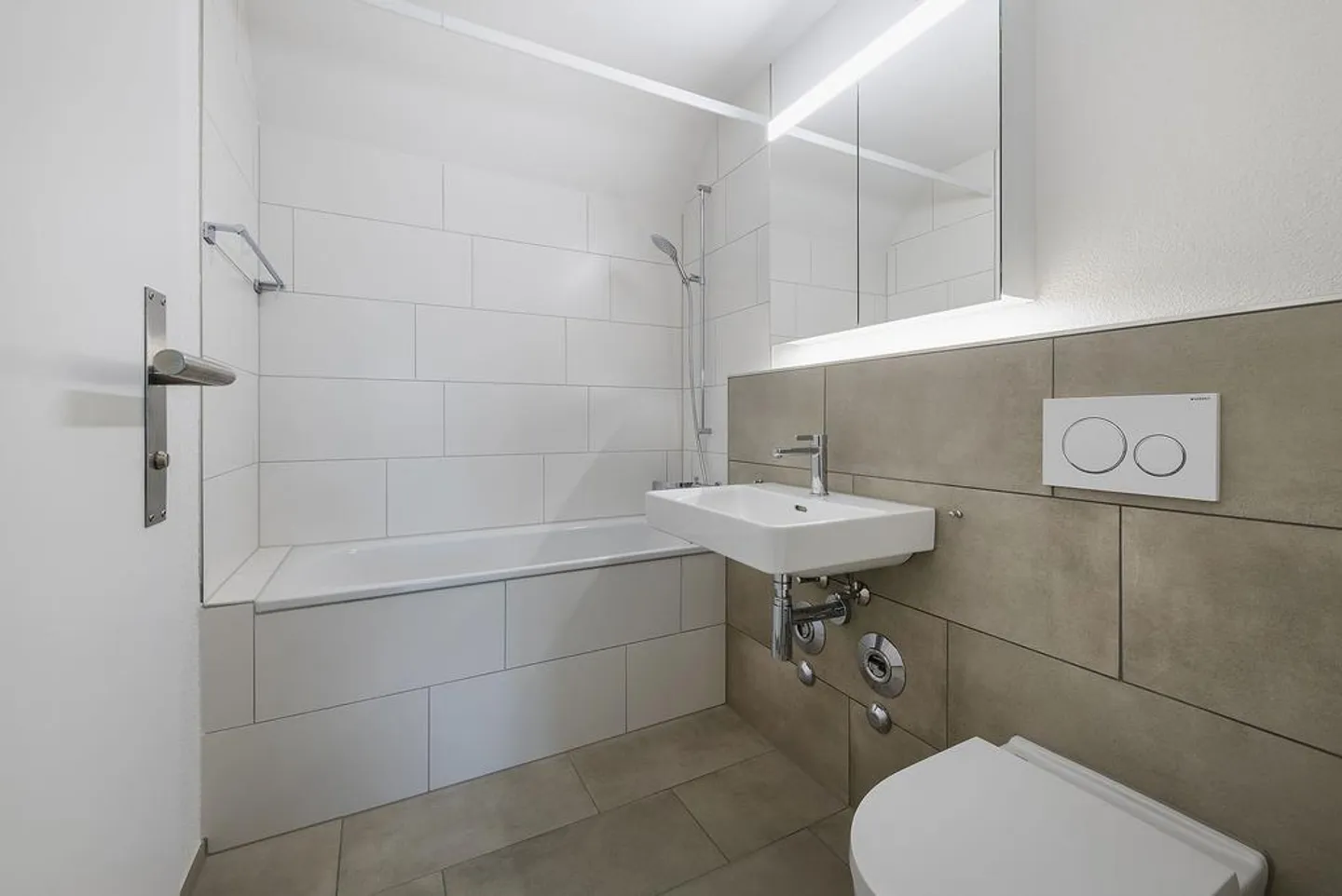 Frisch sanierte 2-Zimmerwohnung mit Balkon und Waschturm - Foto 2 von 4