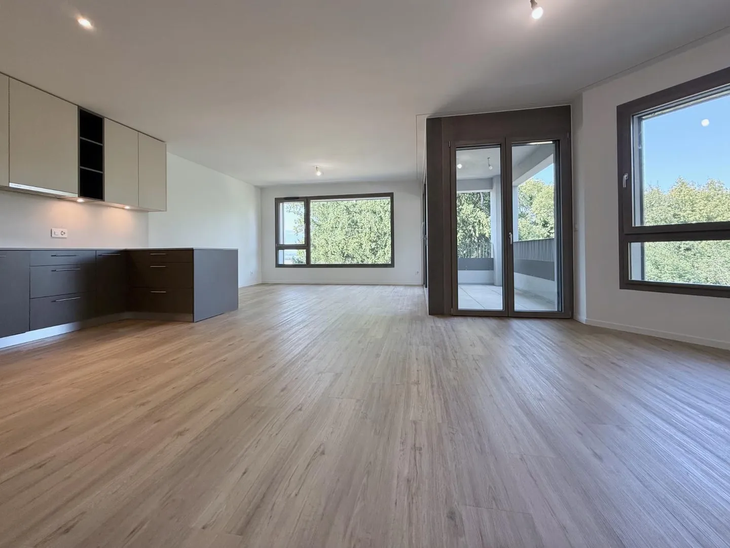 5-room apartment - Photo 1 of 4