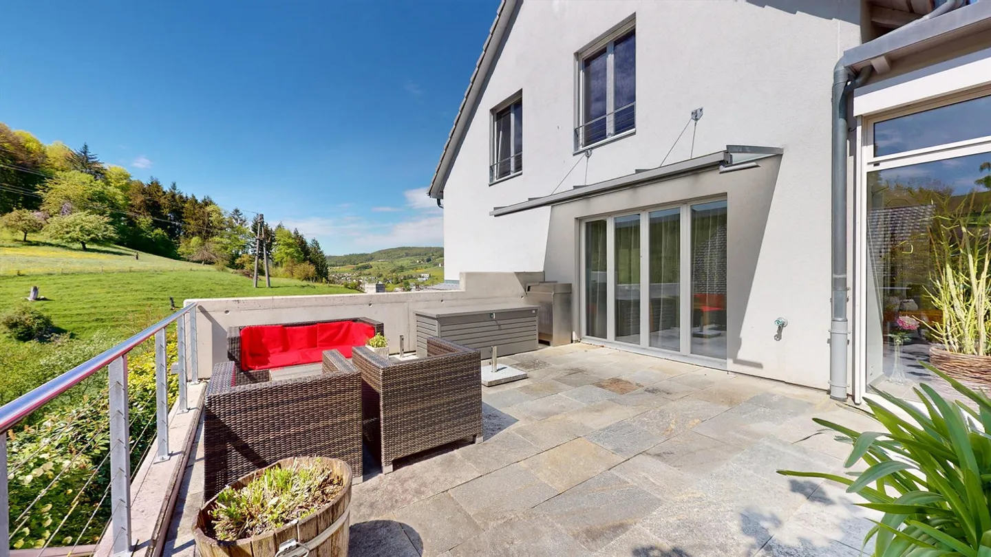 Incantevole casa unifamiliare di 7 stanze con splendida vista panoramica, doppio garage e bel giardino - Foto 8 di 12