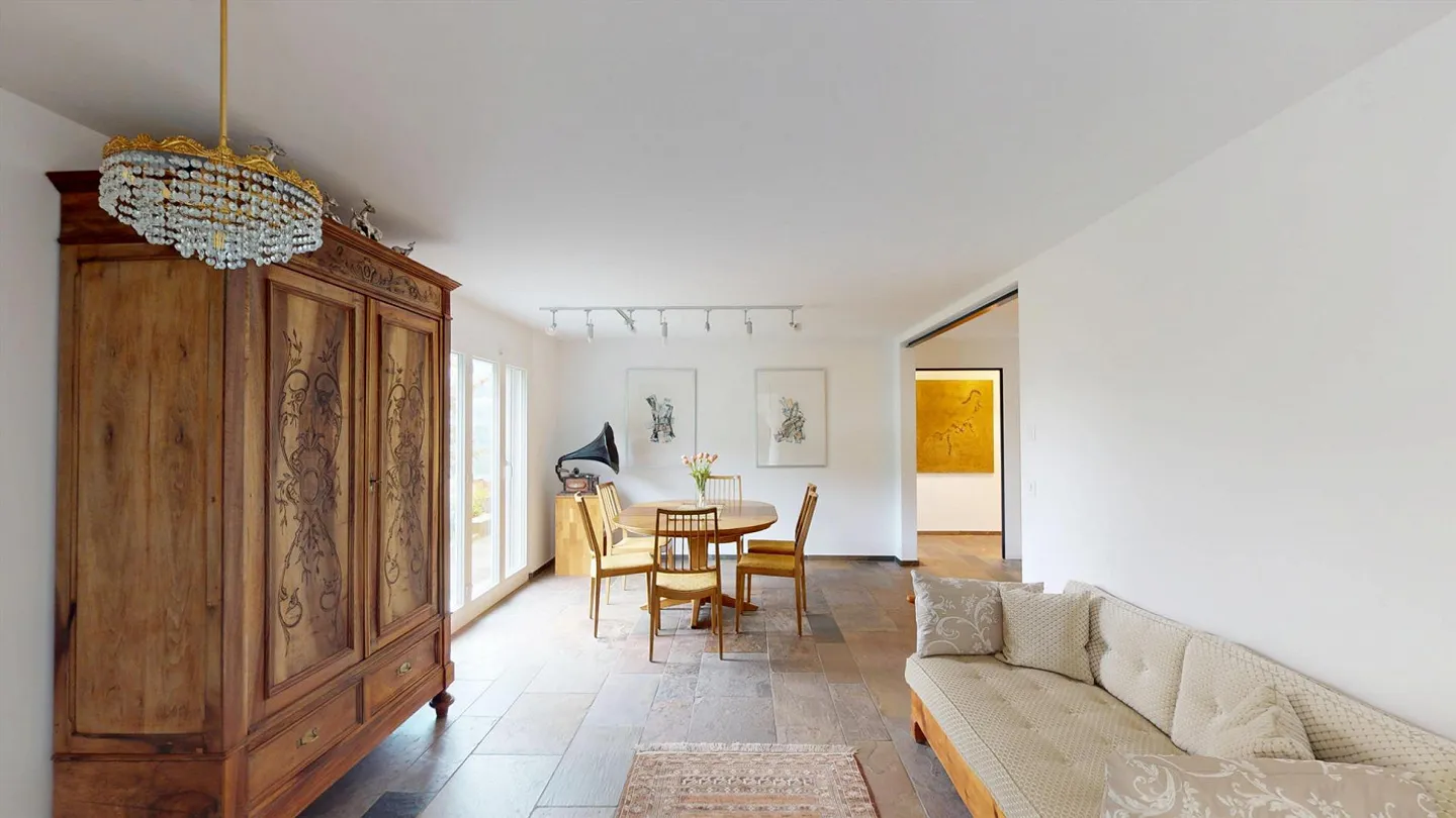 Incantevole casa unifamiliare di 7 stanze con splendida vista panoramica, doppio garage e bel giardino - Foto 10 di 12