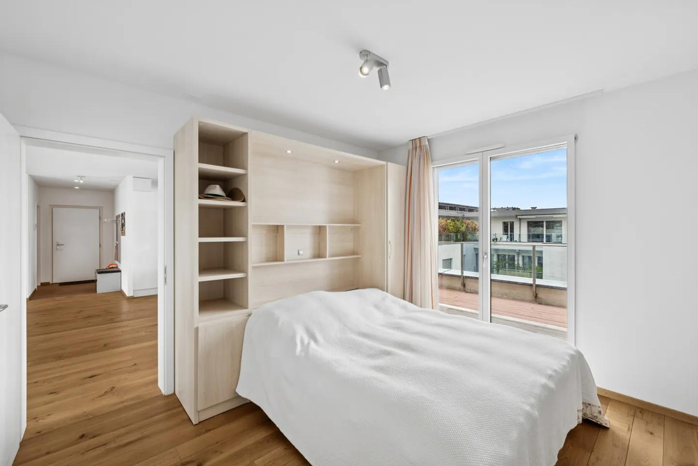 Splendide attique avec vaste terrasse et vue sur le Lac - Photo 6 sur 10