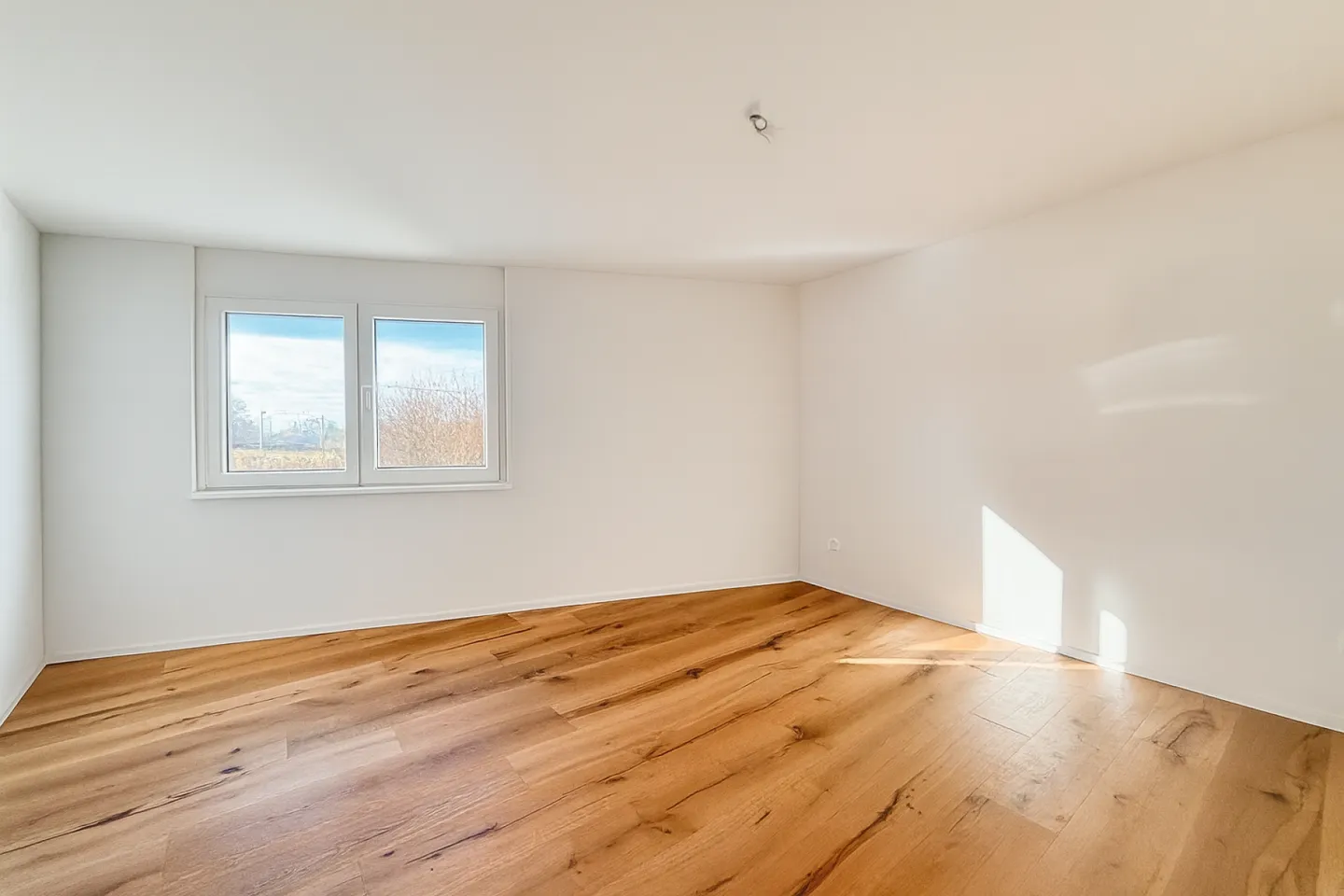 Wohnen, wo Ruhe auf Modernität trifft 3.5-Zimmer-Wohnung im Herzen von Riedt - Foto 6 von 10