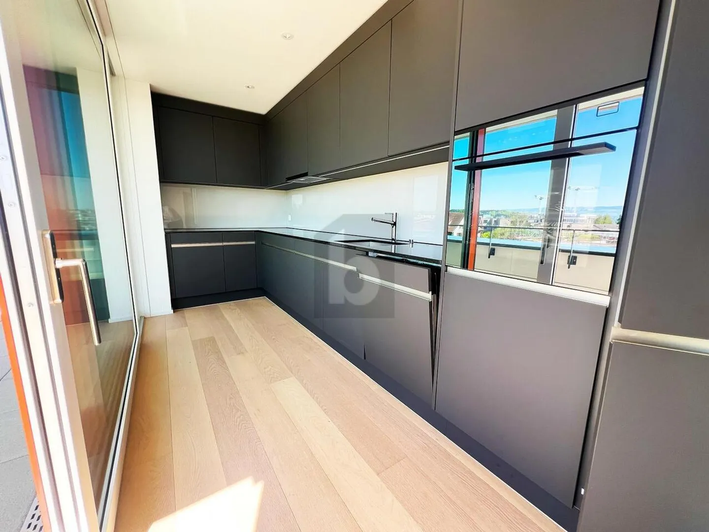 Spacious Maisonette in Affoltern - Photo 2 of 6