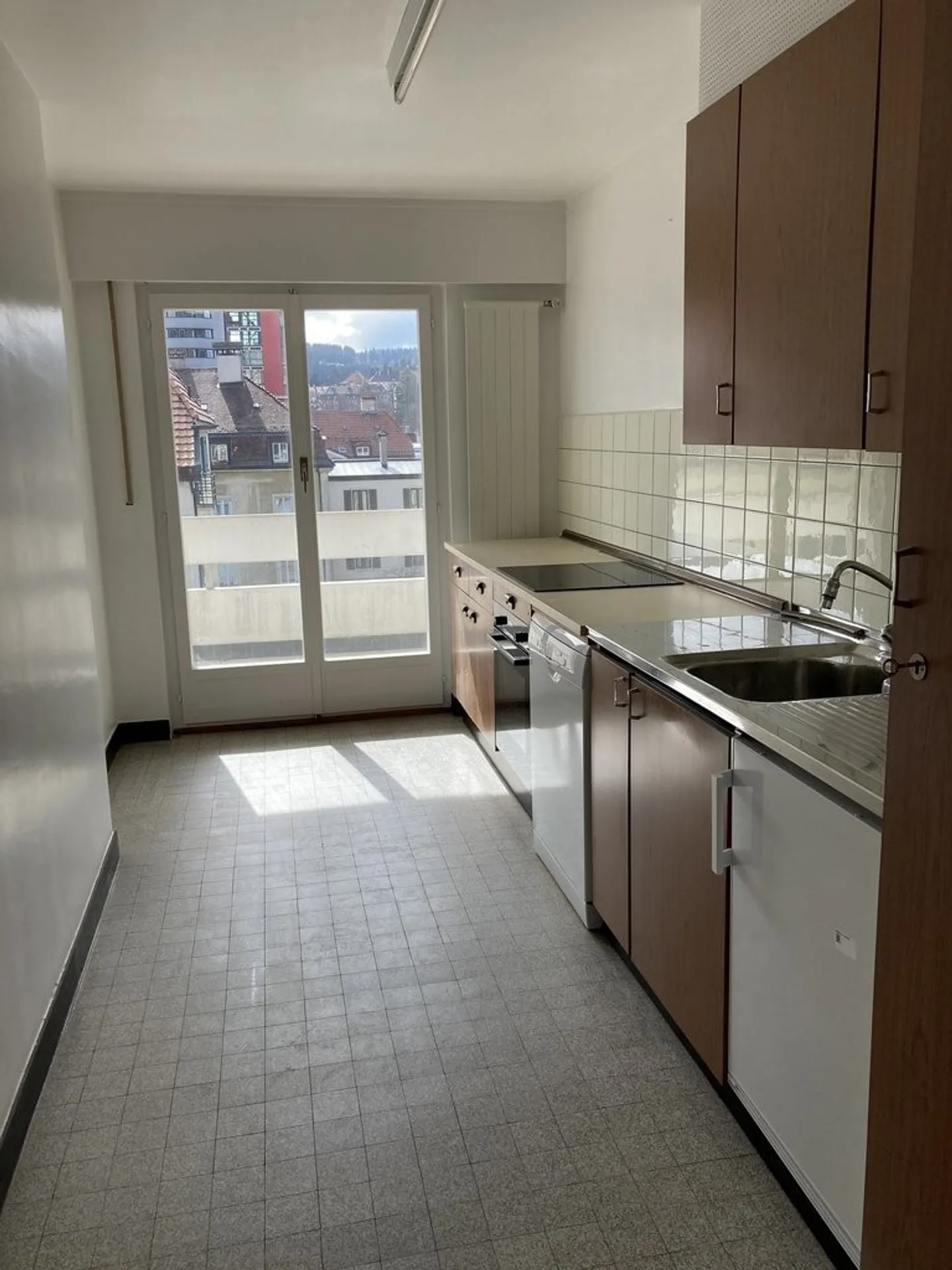 1st Net Rent Offered - Beautiful 3-Room Apartment - Photo 3 of 6