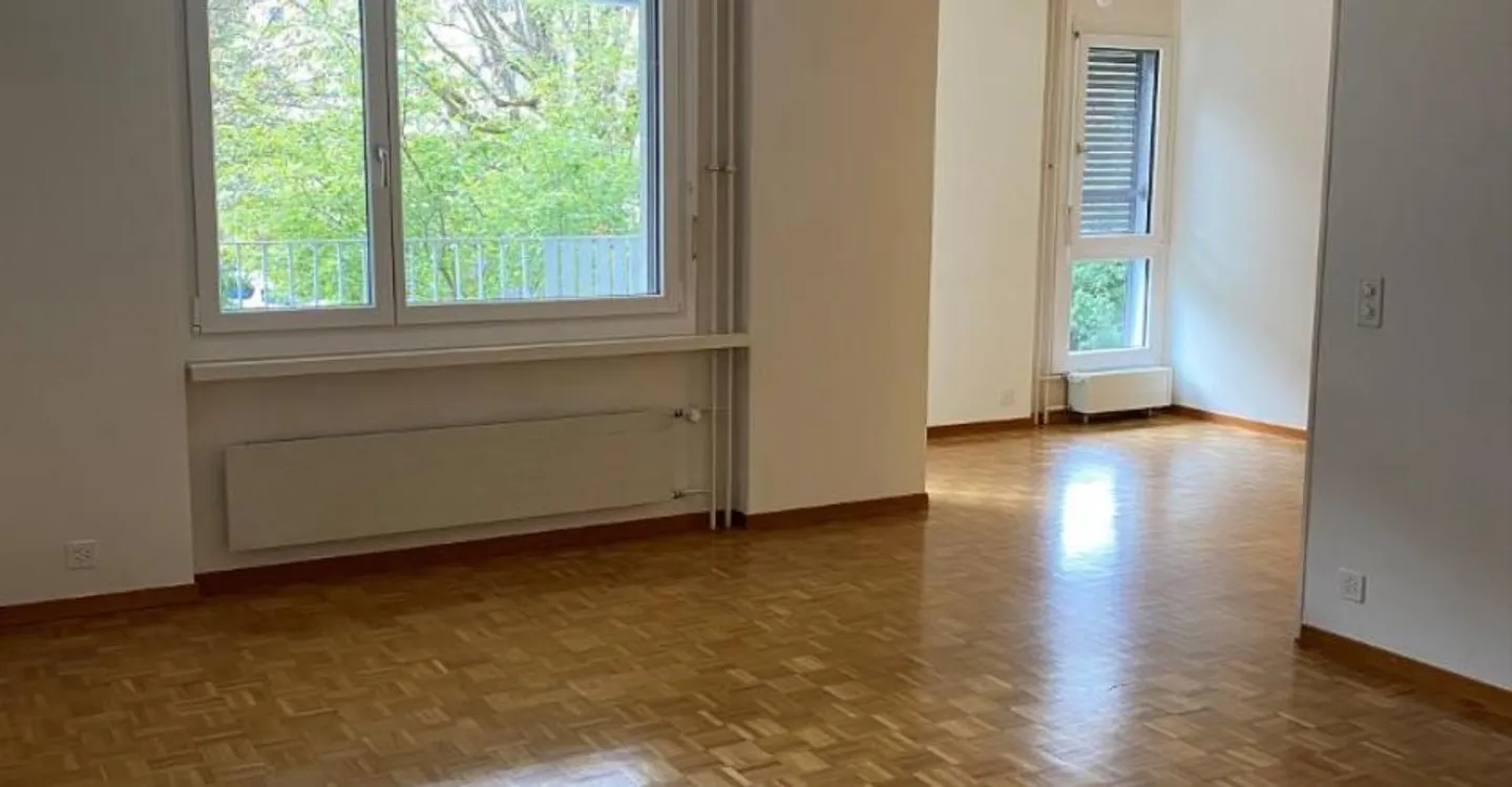 RENT WITHOUT DEPOSIT - 3.5 rooms in a central location in Wallisellen! - Photo 2 of 4