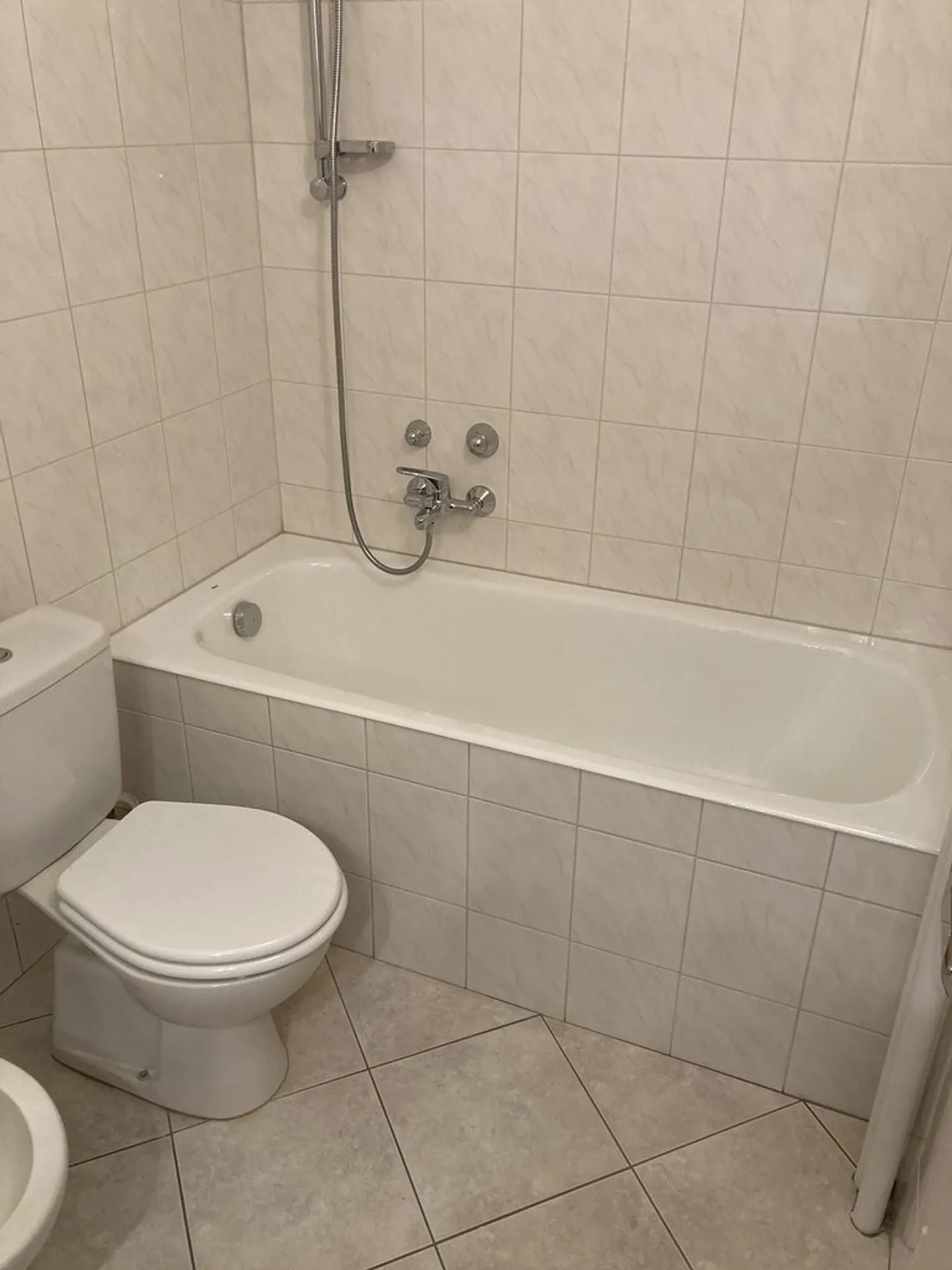 1st Net Rent Offered - Beautiful 3-Room Apartment - Photo 5 of 6