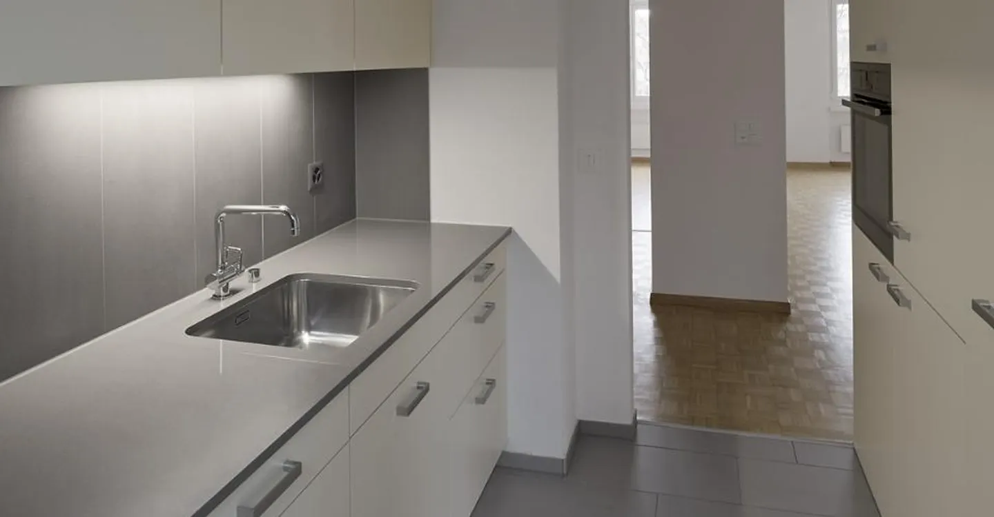 RENT WITHOUT DEPOSIT - 3.5 rooms in a central location in Wallisellen! - Photo 3 of 4