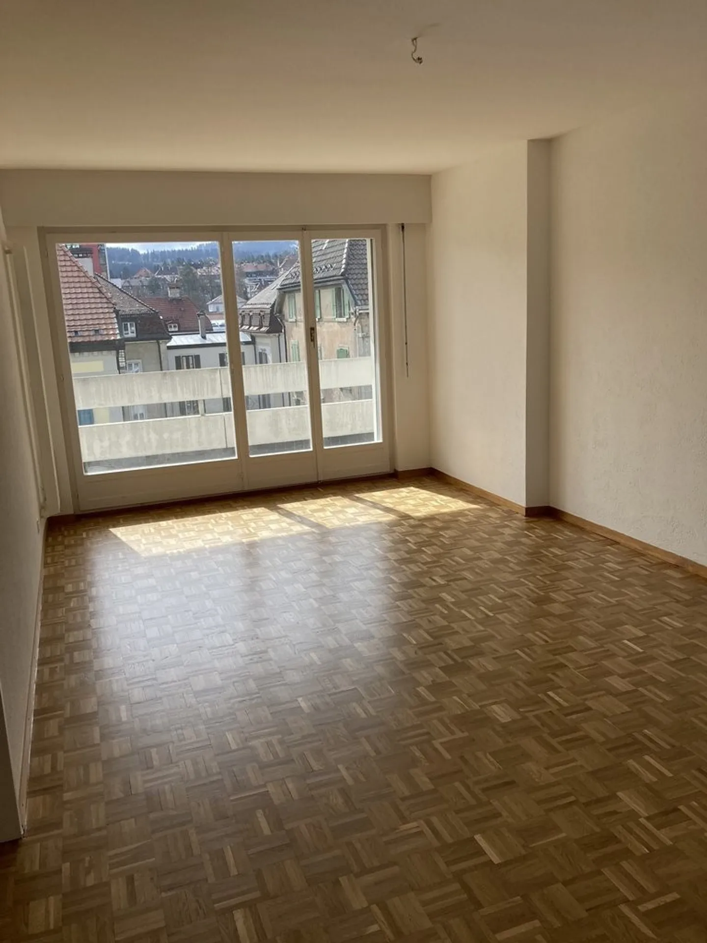 1st Net Rent Offered - Beautiful 3-Room Apartment - Photo 6 of 6
