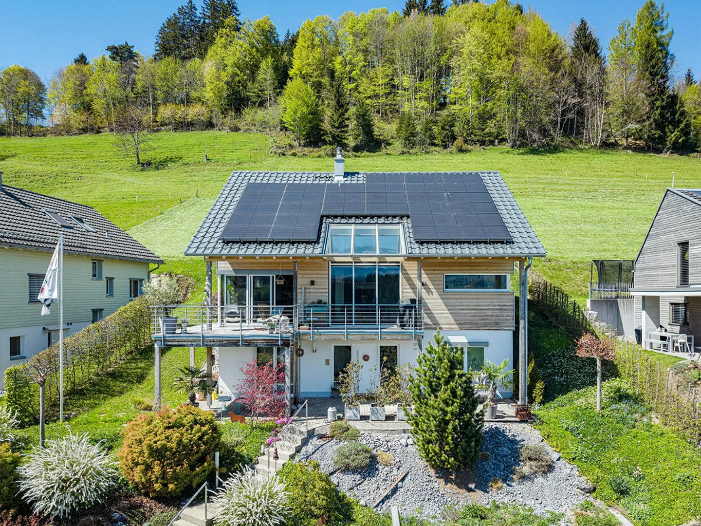 Moderne Familienhaus mit Aussicht - Foto 1 von 5