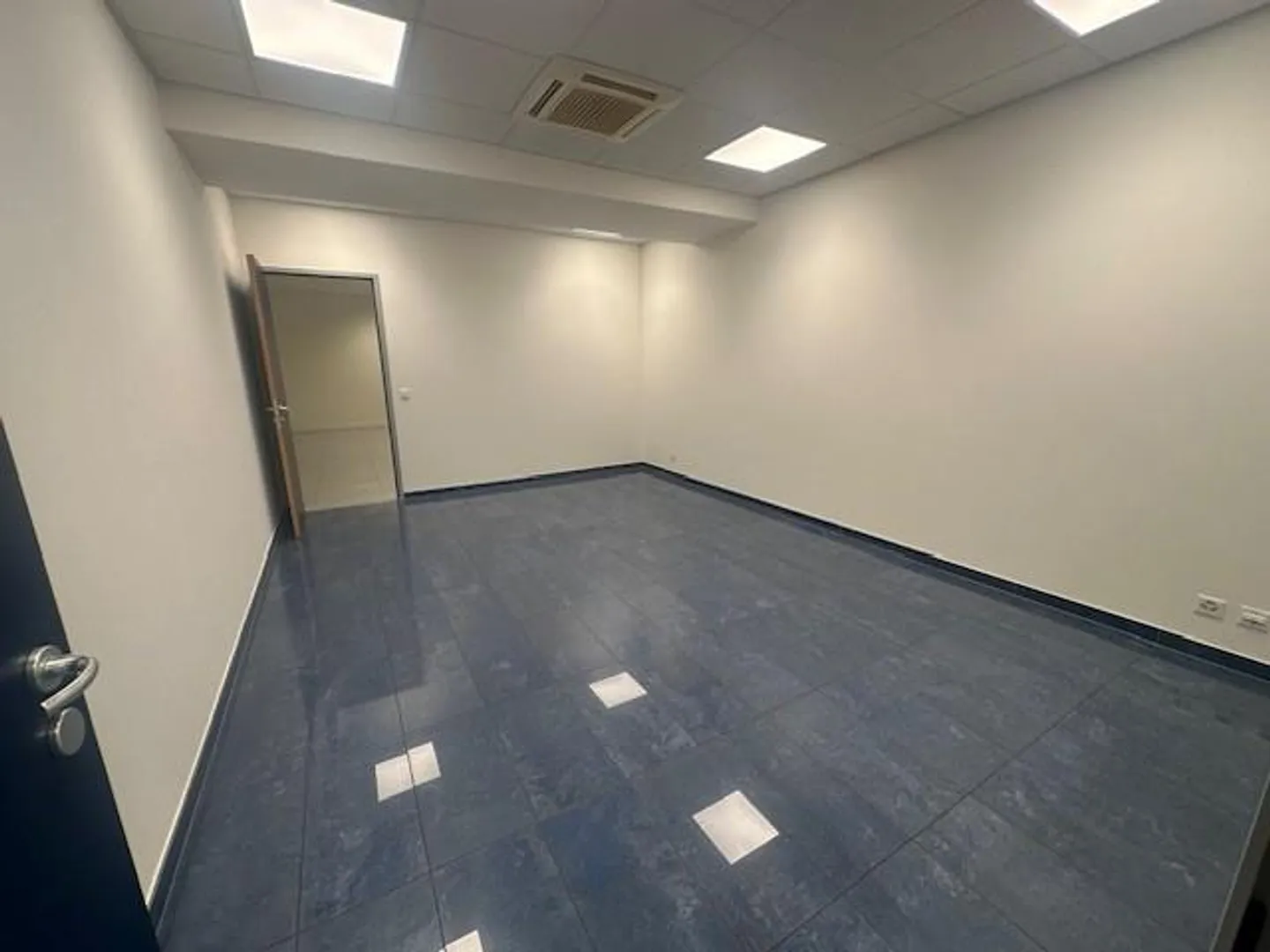 Moderne Büros in Gravesano - Foto 7 von 11