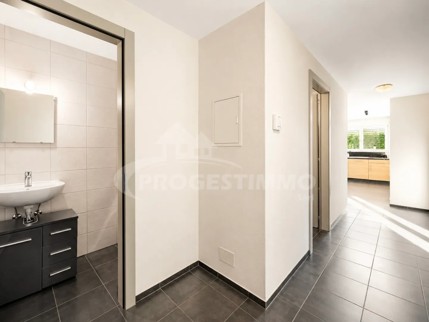 AUSSERGEWÖHNLICHE 4,5-ZIMMER-WOHNUNG MIT ALPENBLICK - Foto 8 von 12