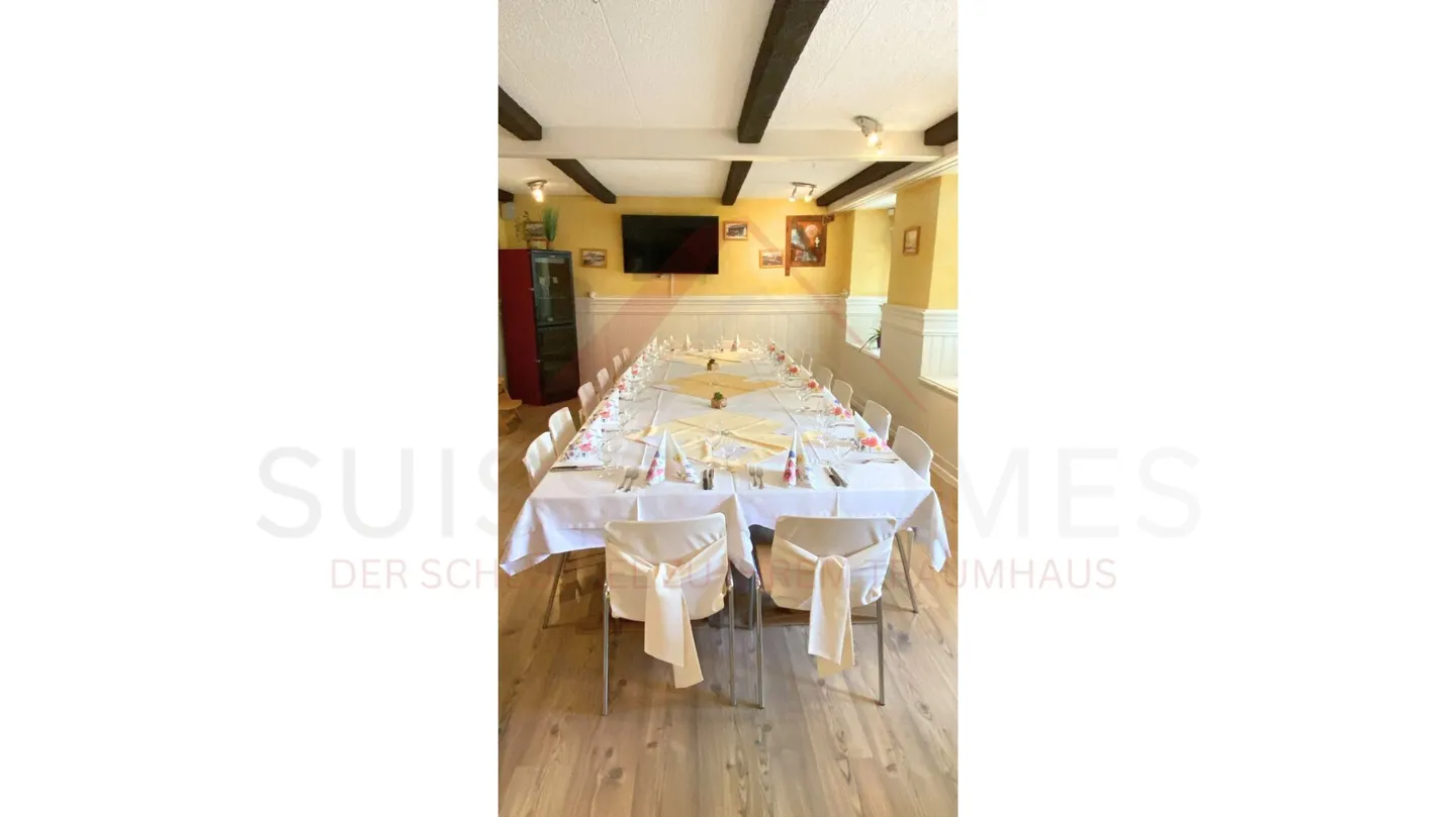 Bâtiment résidentiel et commercial attrayant avec restaurant et opportunités de développement à Plaffeien - Photo 10 sur 35