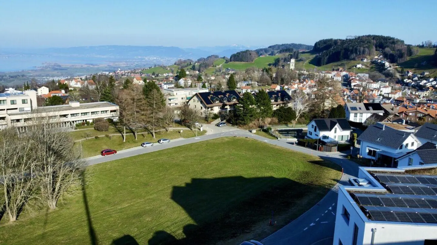 Vie moderne avec vue fantastique sur le lac - Photo 3 sur 13