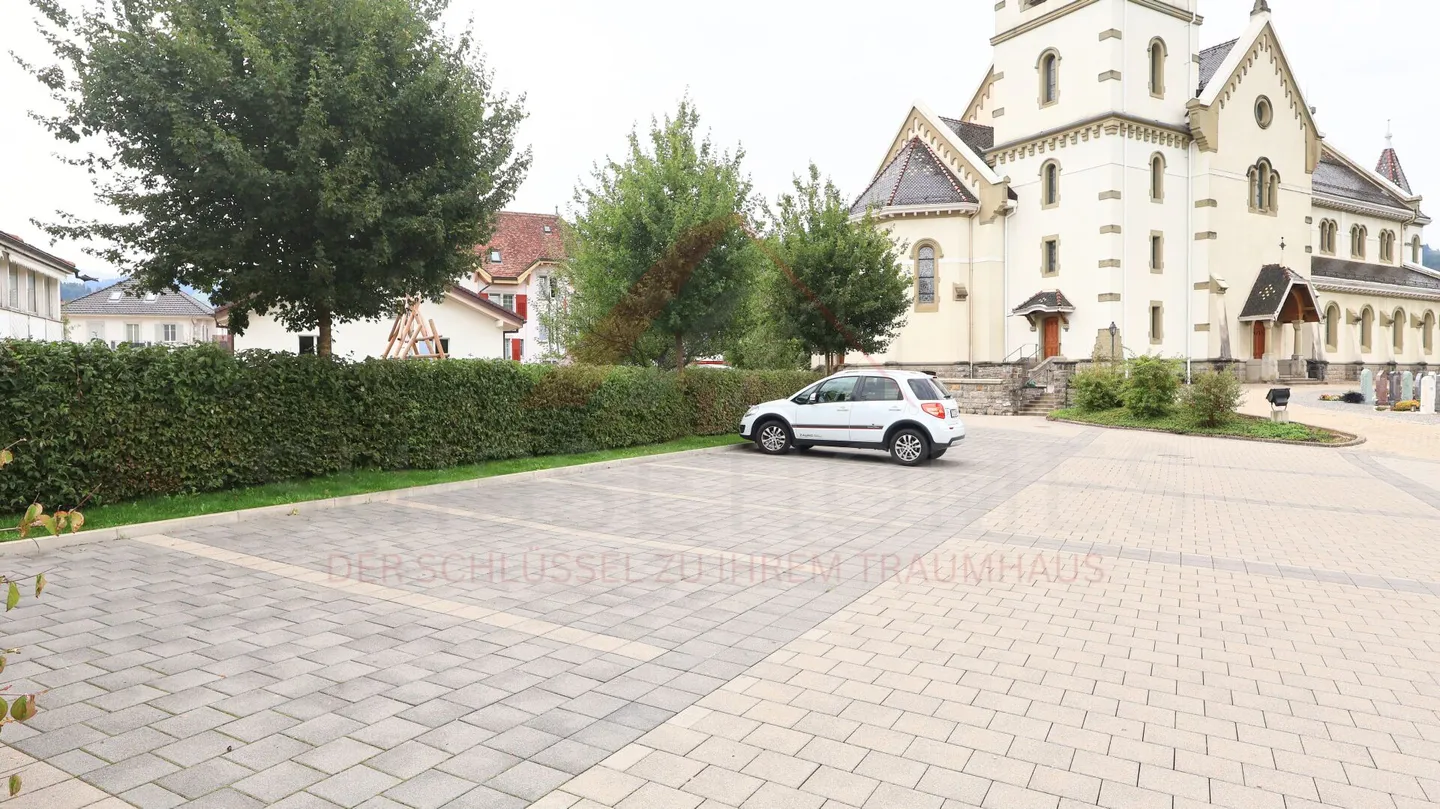Bâtiment résidentiel et commercial attrayant avec restaurant et opportunités de développement à Plaffeien - Photo 33 sur 35