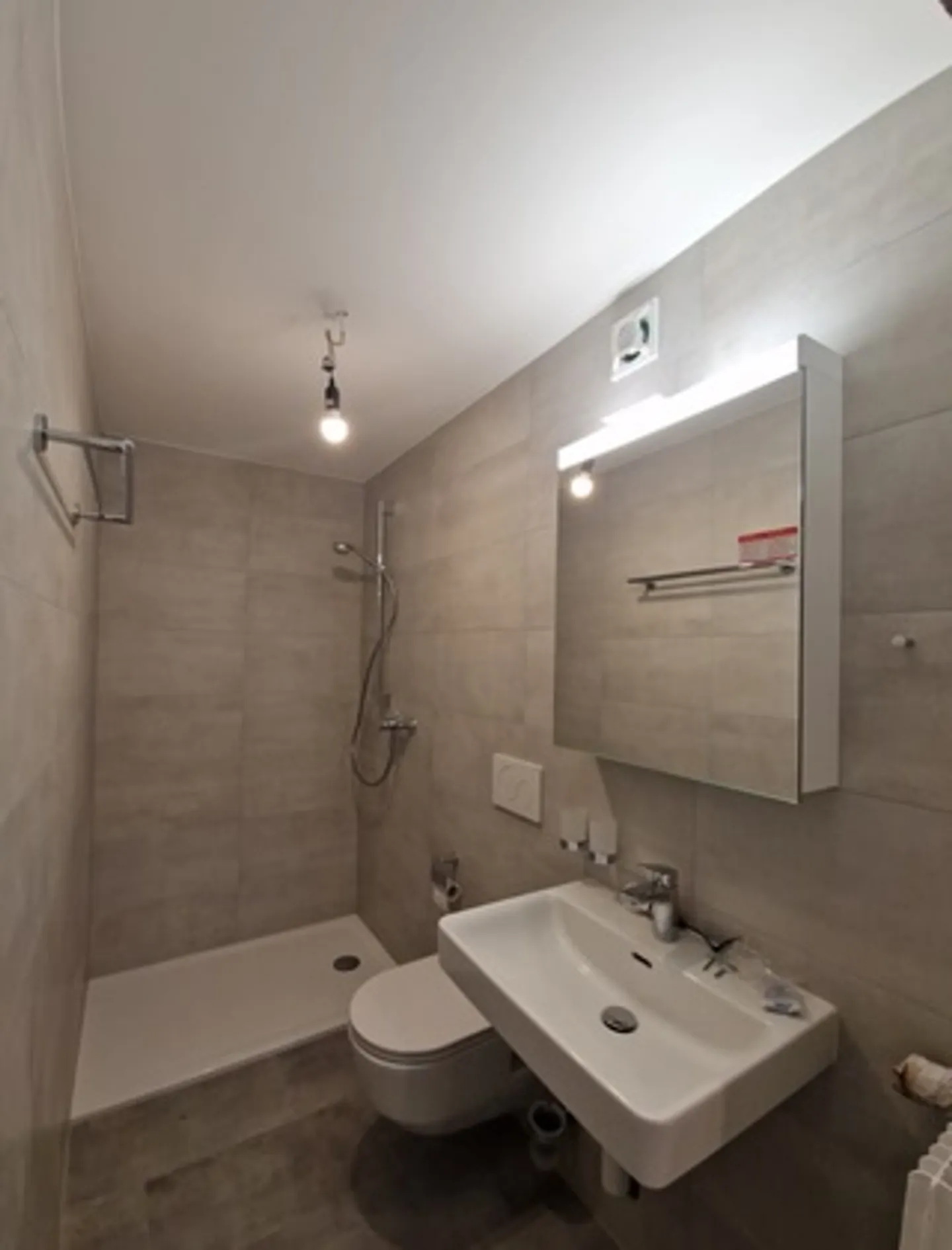 Magnificent 3.5-room apartment just renovated - 1st net rent free! - Photo 8 of 8