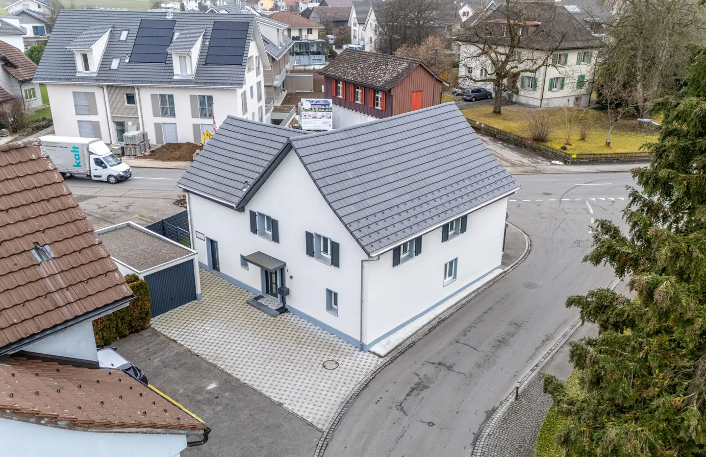 Maison individuelle indépendante dans un emplacement central - Photo 2 sur 36
