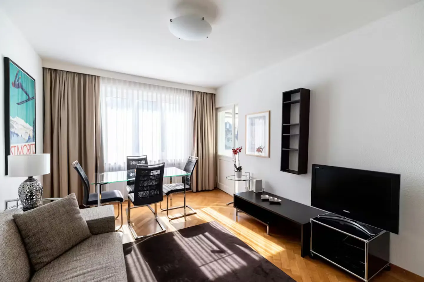 Chic Apartment in Zürich - Photo 1 of 10