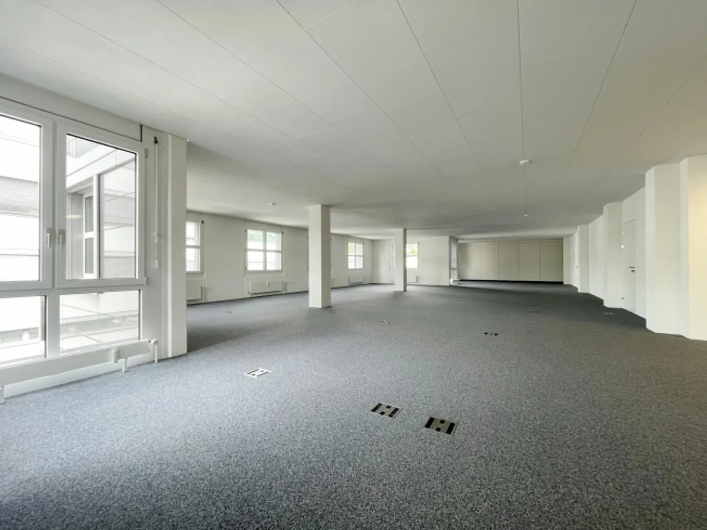 PLAZA | Renovated and ready-to-occupy office space - Photo 2 of 7