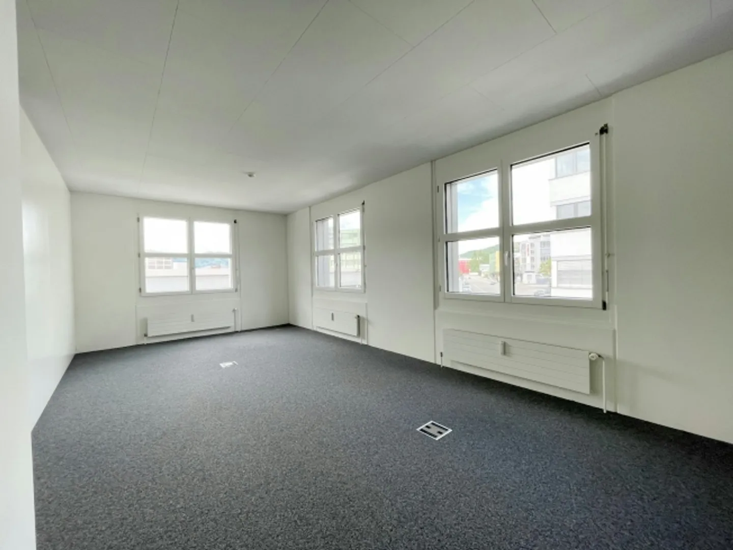 PLAZA | Renovated and ready-to-occupy office space - Photo 3 of 7