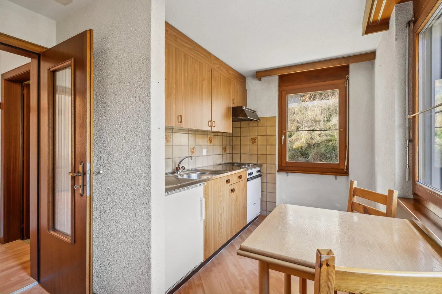 Casa multifamiliare con grande potenziale in un'oasi di verde con vista sul Cervino - Foto 4 di 17