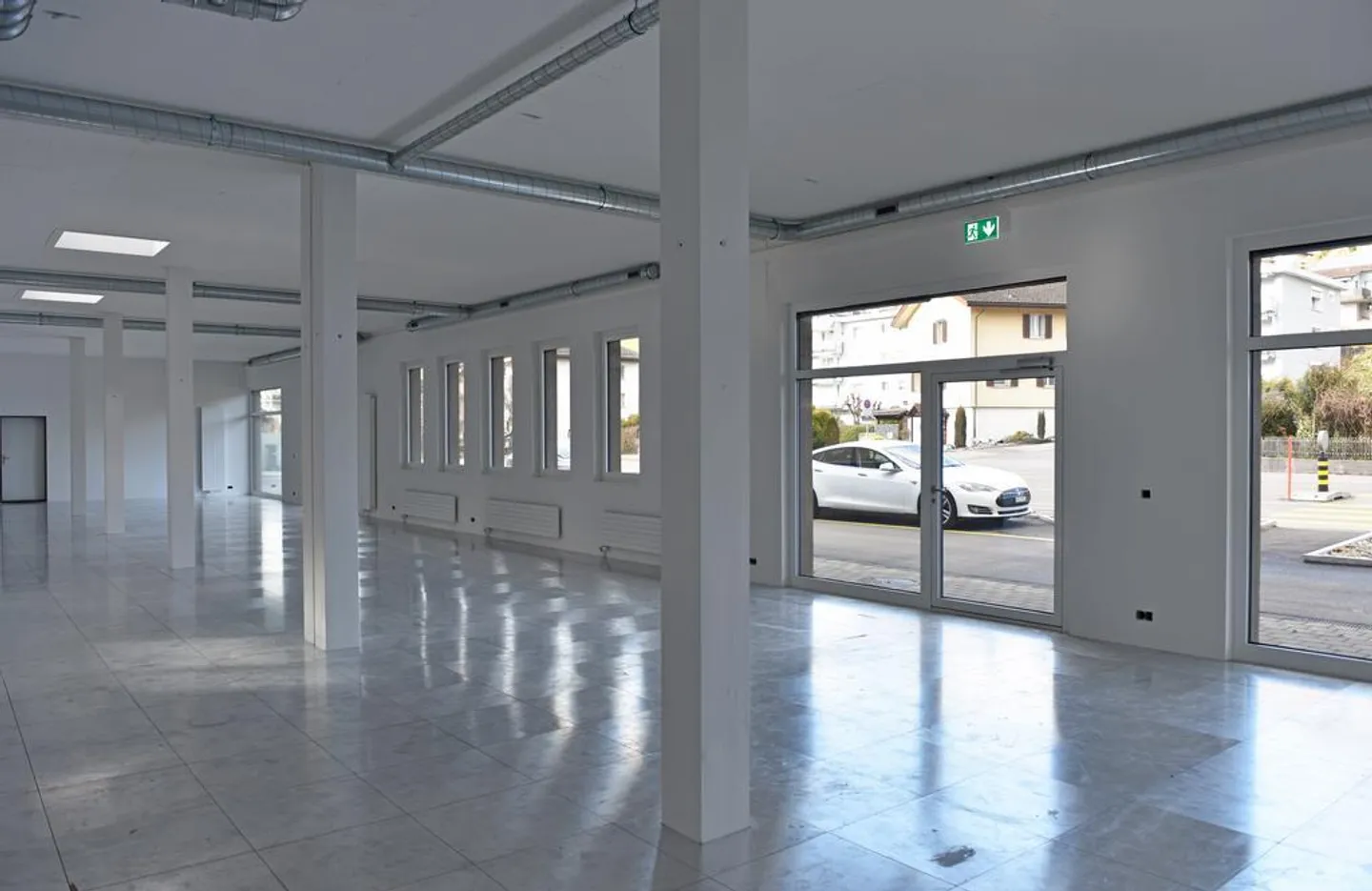Spazio commerciale al piano terra con alta affluenza pedonale - Foto 2 di 4