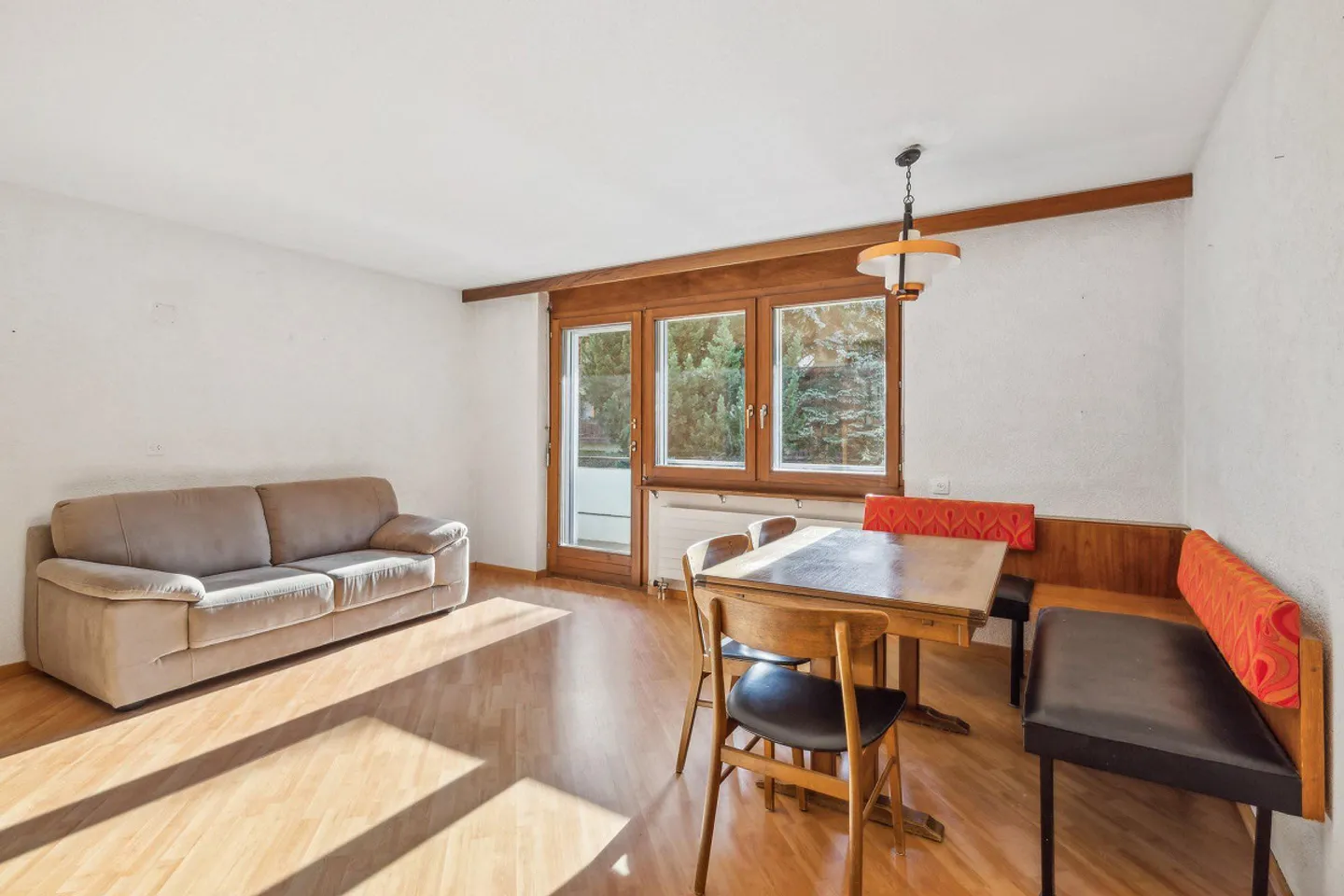 Casa multifamiliare con grande potenziale in un'oasi di verde con vista sul Cervino - Foto 6 di 17