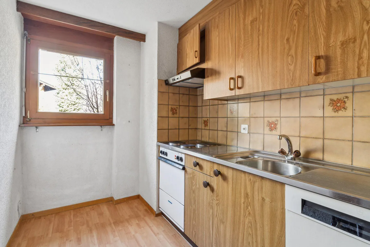 Casa multifamiliare con grande potenziale in un'oasi di verde con vista sul Cervino - Foto 7 di 17