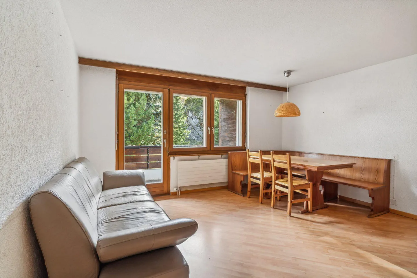 Casa multifamiliare con grande potenziale in un'oasi di verde con vista sul Cervino - Foto 8 di 17