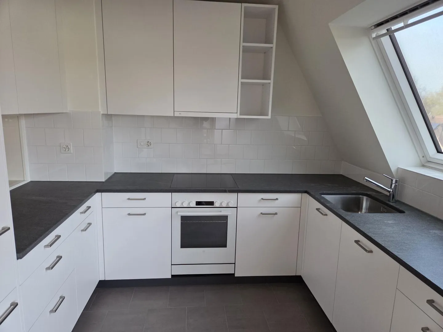 Appartamento Maisonette Ristrutturato in Posizione Ideale - Foto 1 di 9