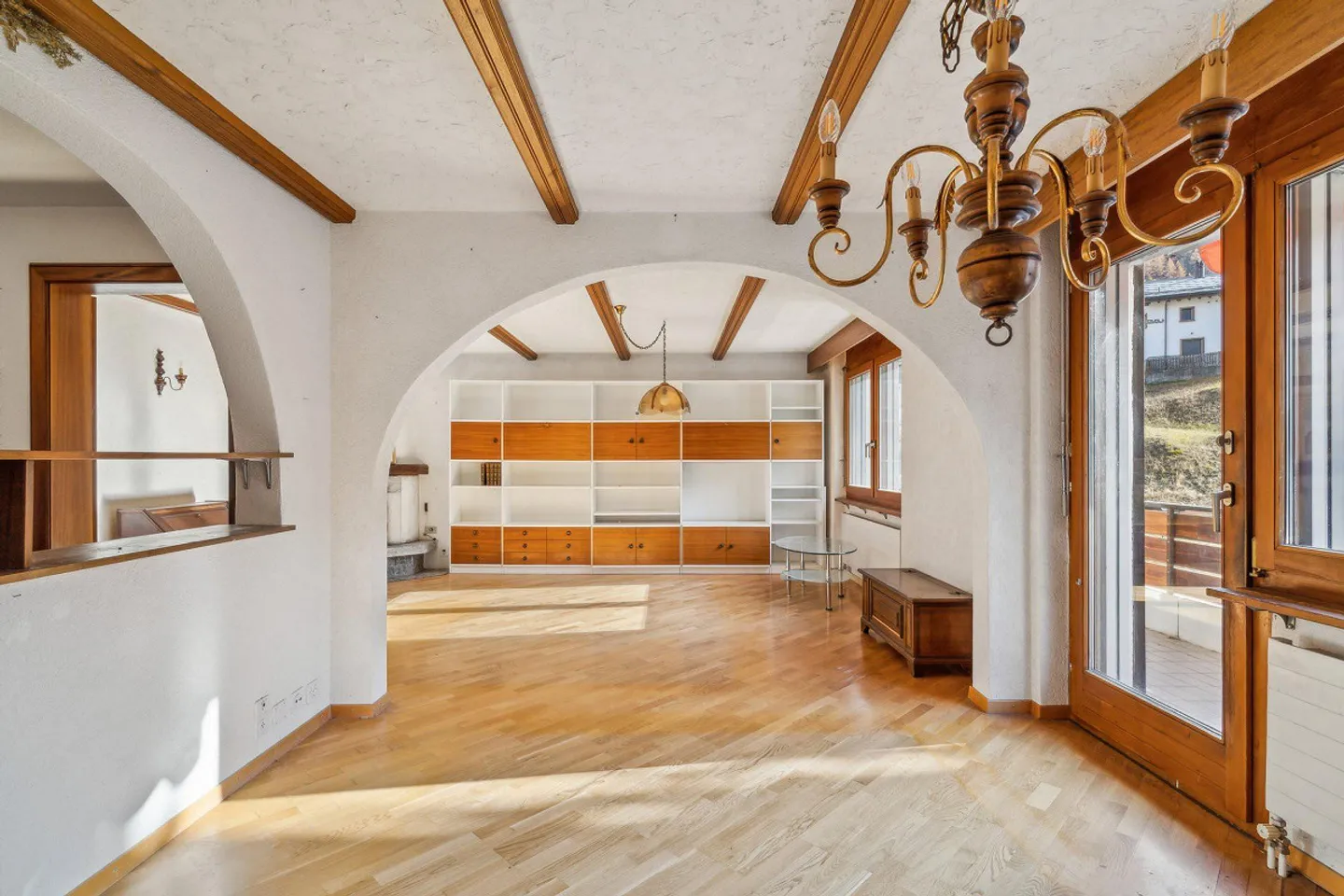 Casa multifamiliare con grande potenziale in un'oasi di verde con vista sul Cervino - Foto 11 di 17