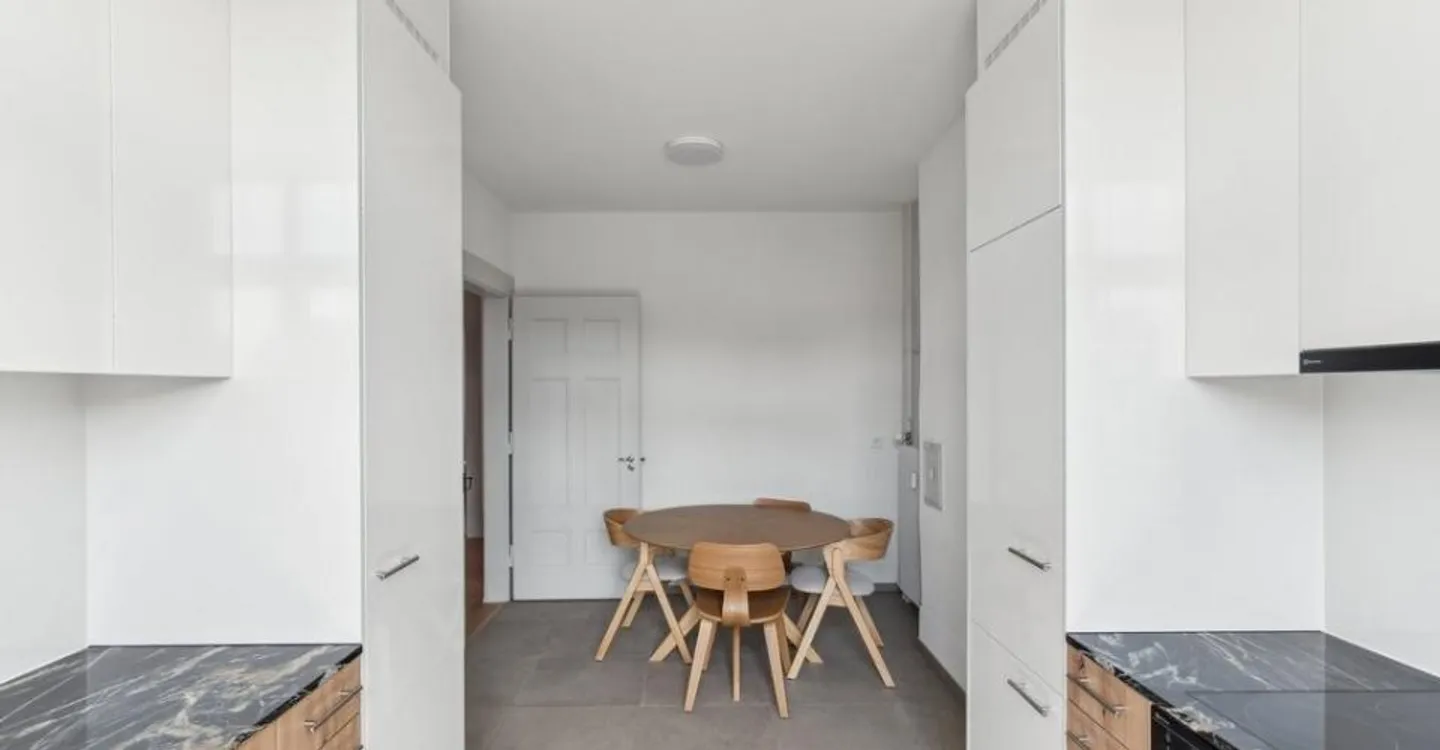 Magnifique appartement meublé et rénové de 113 m2 en centre-ville - Photo 2 sur 11
