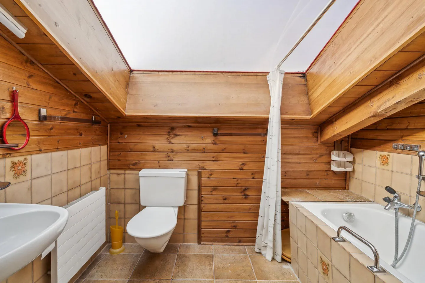 Casa multifamiliare con grande potenziale in un'oasi di verde con vista sul Cervino - Foto 15 di 17