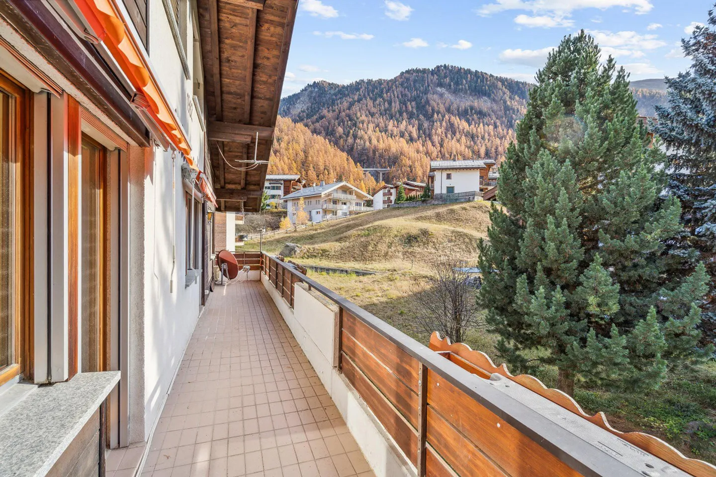Casa multifamiliare con grande potenziale in un'oasi di verde con vista sul Cervino - Foto 13 di 17