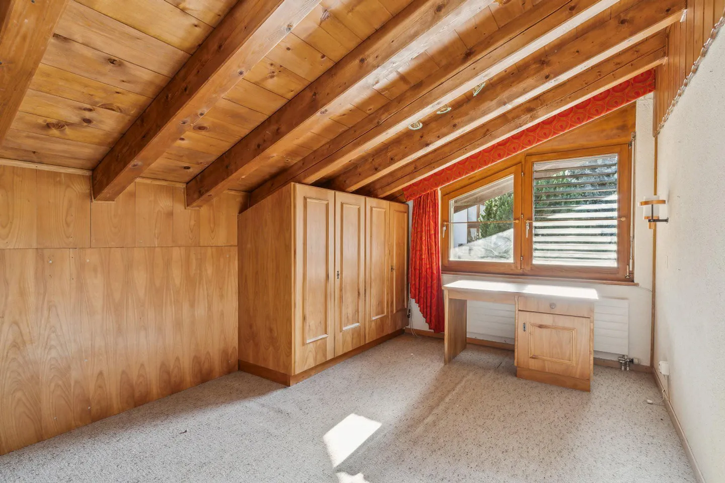 Casa multifamiliare con grande potenziale in un'oasi di verde con vista sul Cervino - Foto 14 di 17