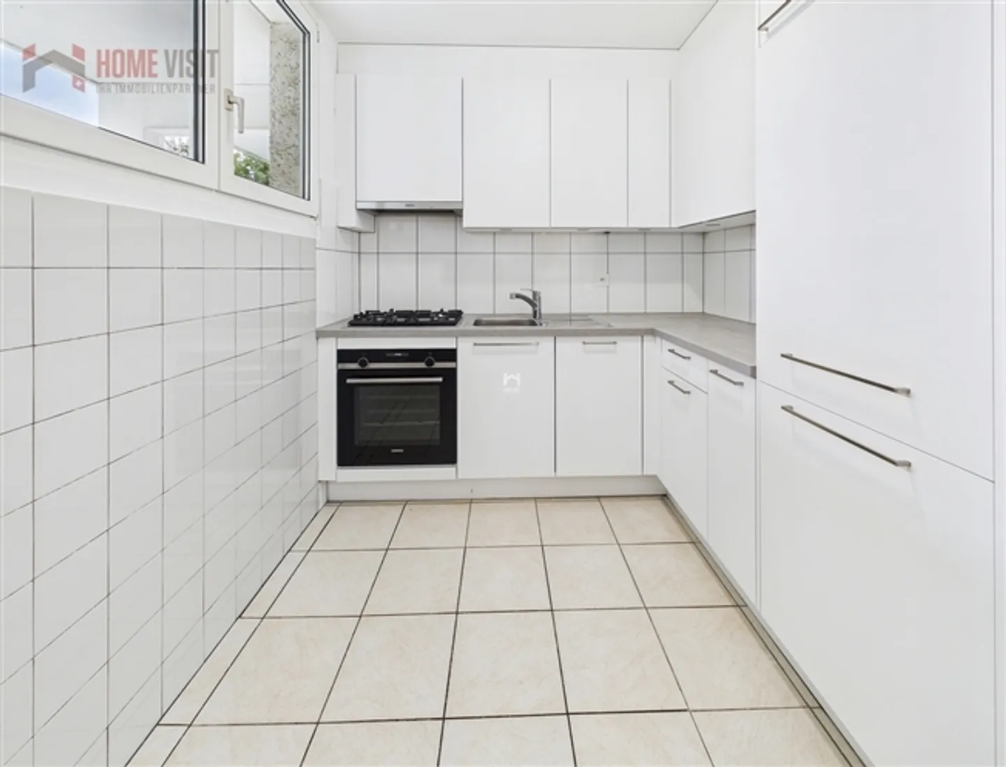 Hell. Sunny. Comfortable. 4-room apartment with balcony for all ages - Photo 2 of 9