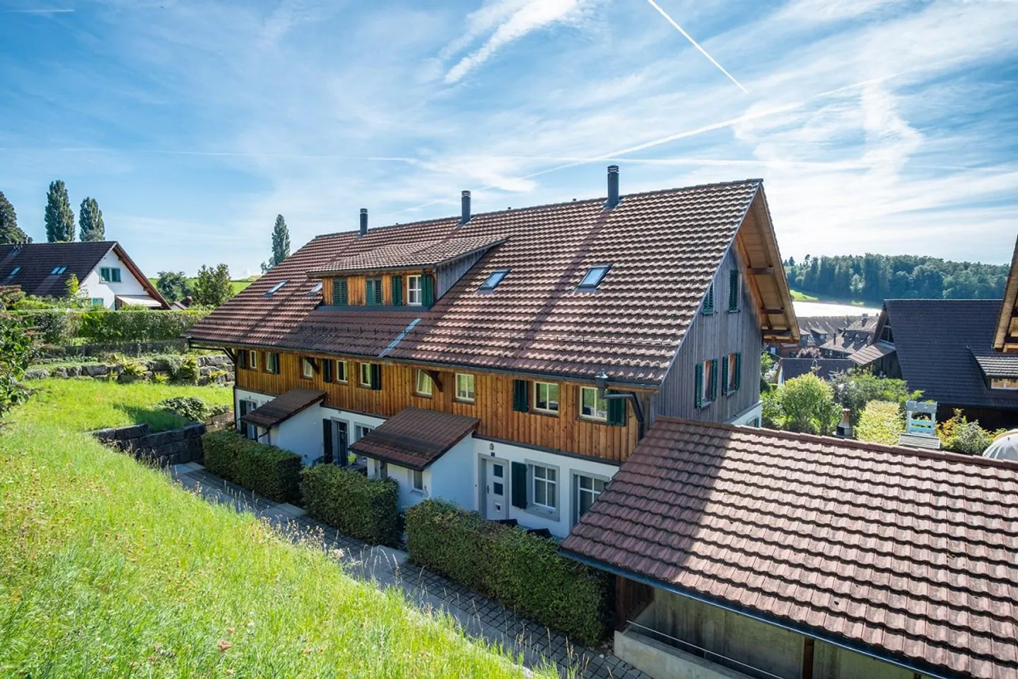 Schönes 5.5-Zimmer-Eckreiheneinfamilienhaus, an guter Lage - Foto 1 von 7