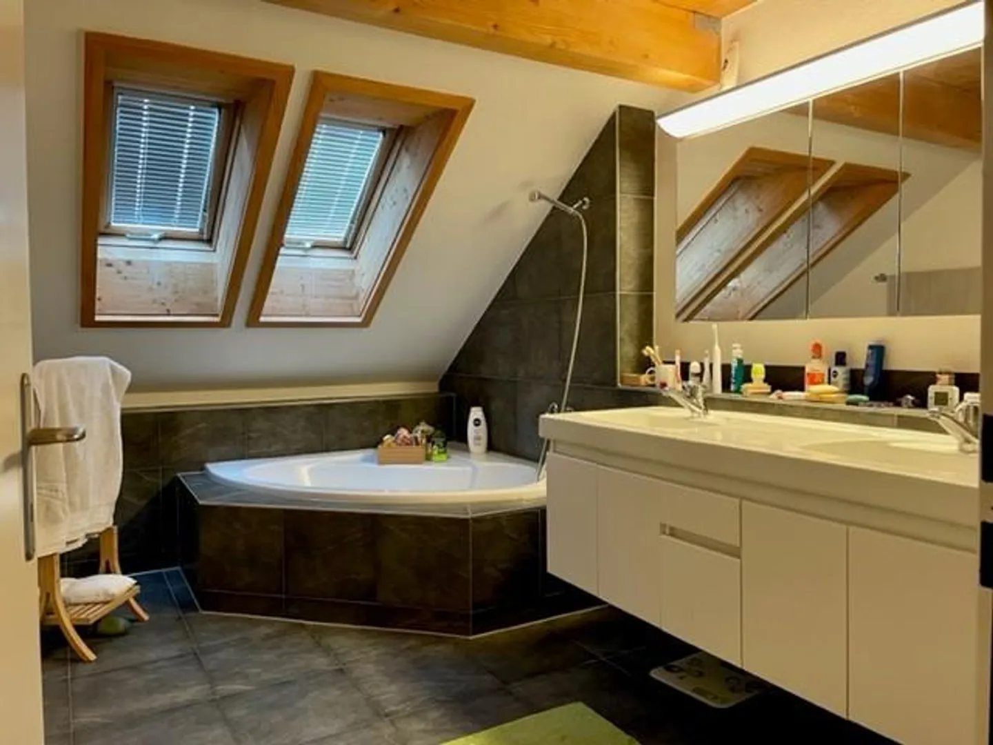 Schönes 5.5-Zimmer-Eckreiheneinfamilienhaus, an guter Lage - Foto 6 von 7