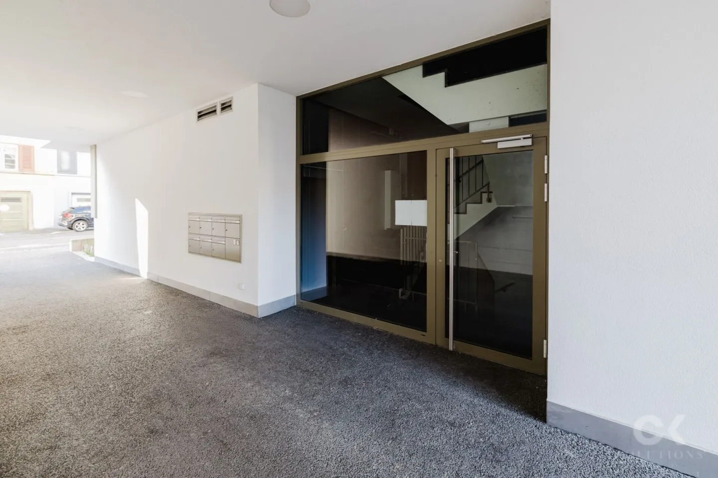 Modern Minergie apartment with garden idyll in a central location - Photo 3 of 15