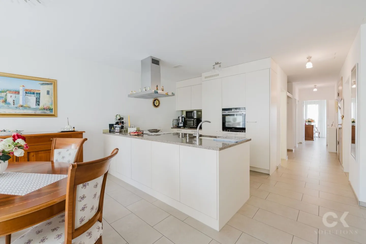 Modern Minergie apartment with garden idyll in a central location - Photo 4 of 15