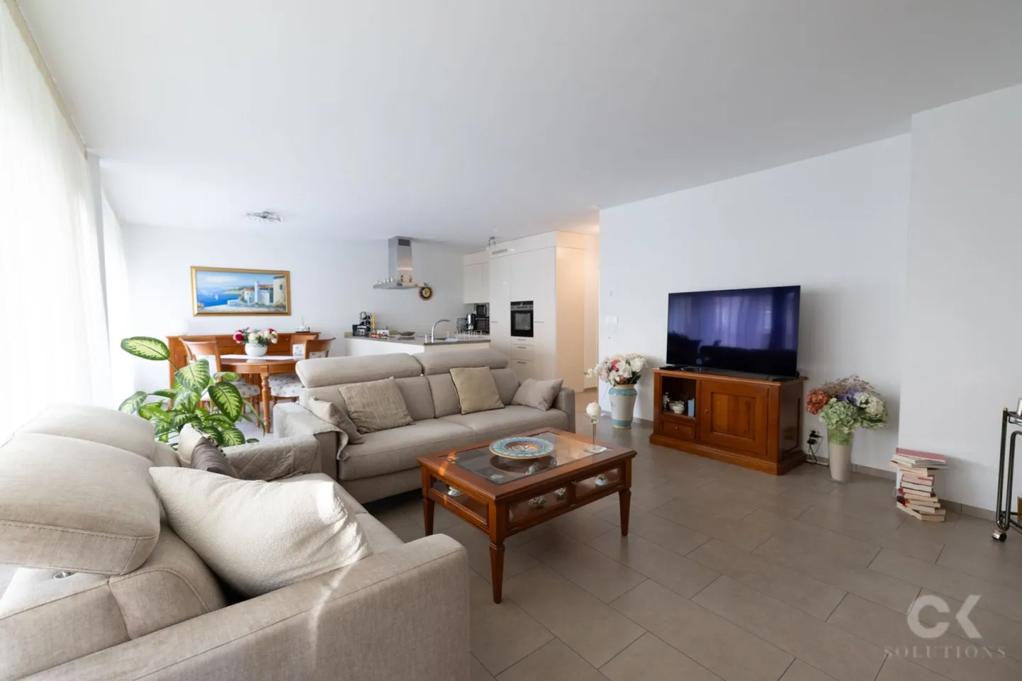 Modern Minergie apartment with garden idyll in a central location - Photo 6 of 15