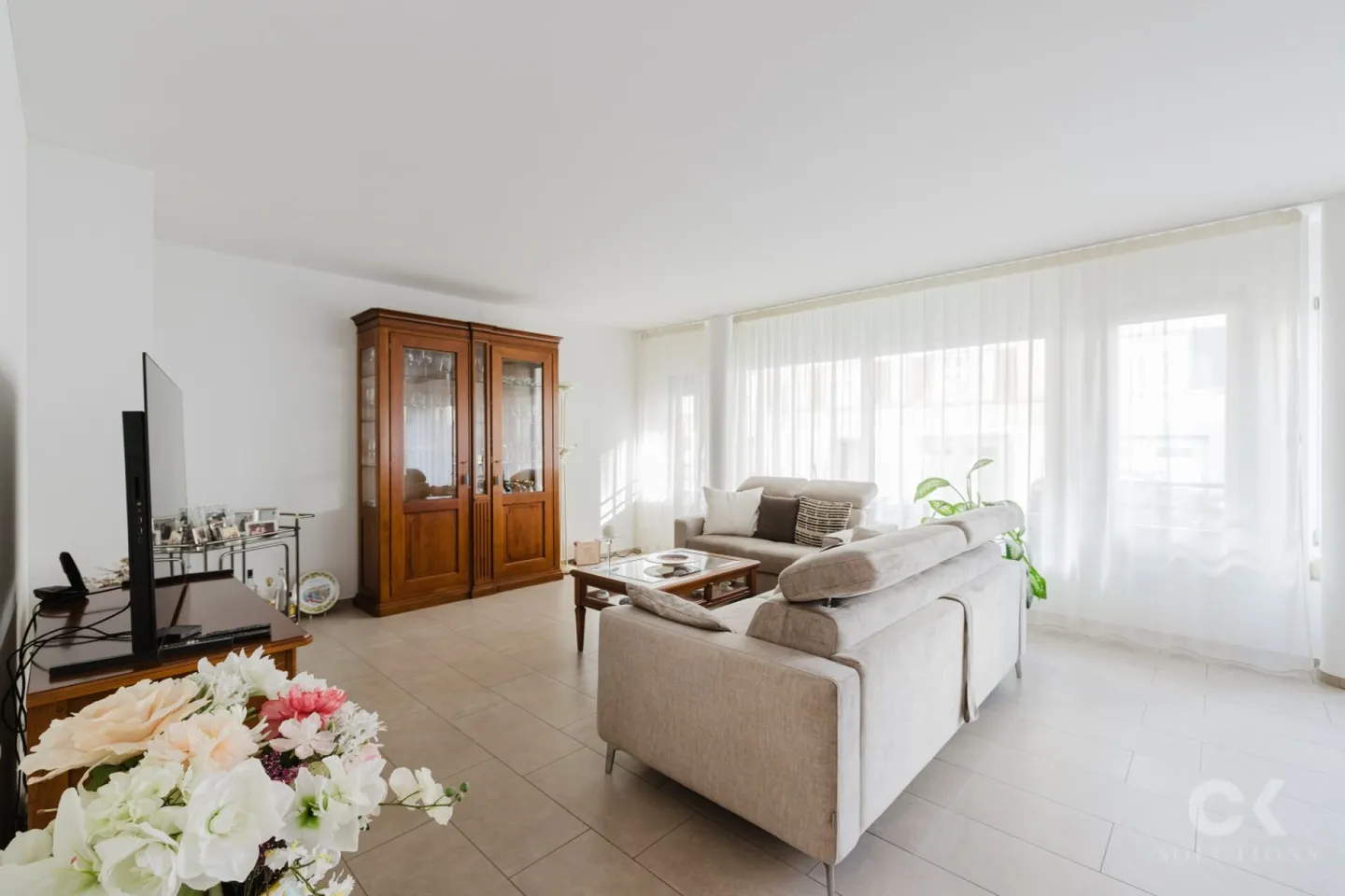 Modern Minergie apartment with garden idyll in a central location - Photo 7 of 15