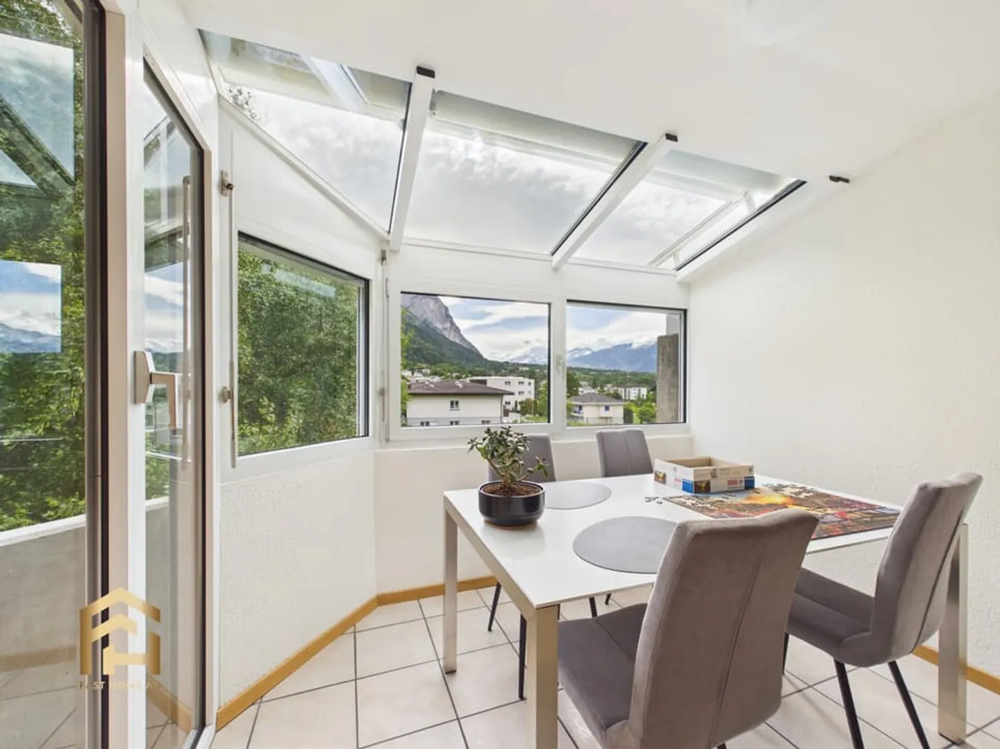 Appartamento soleggiato di 4,5 stanze con balcone in una posizione tranquilla di Agarn - Foto 12 di 13