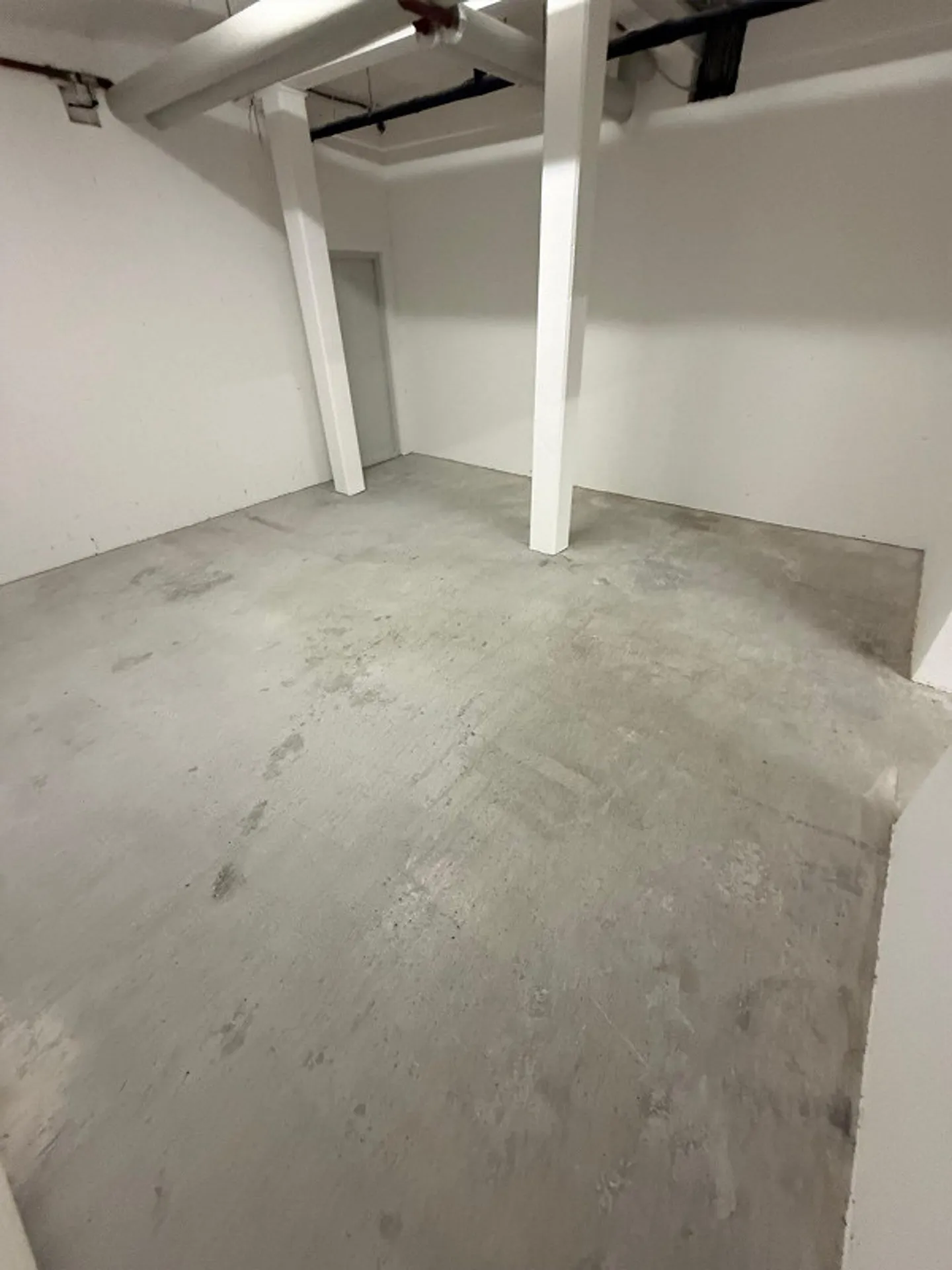 Commercial space opposite the athletic center - Photo 4 of 10