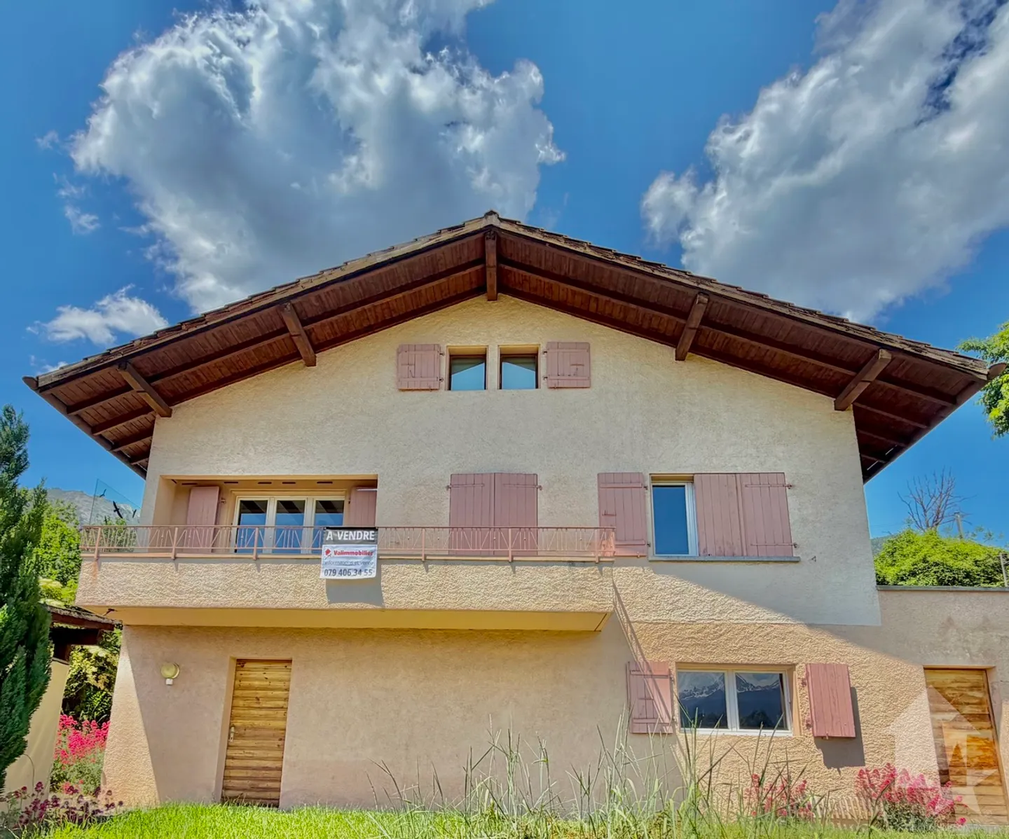 Charmantes Haus mit bebaubaren Grundstücken - Foto 1 von 31