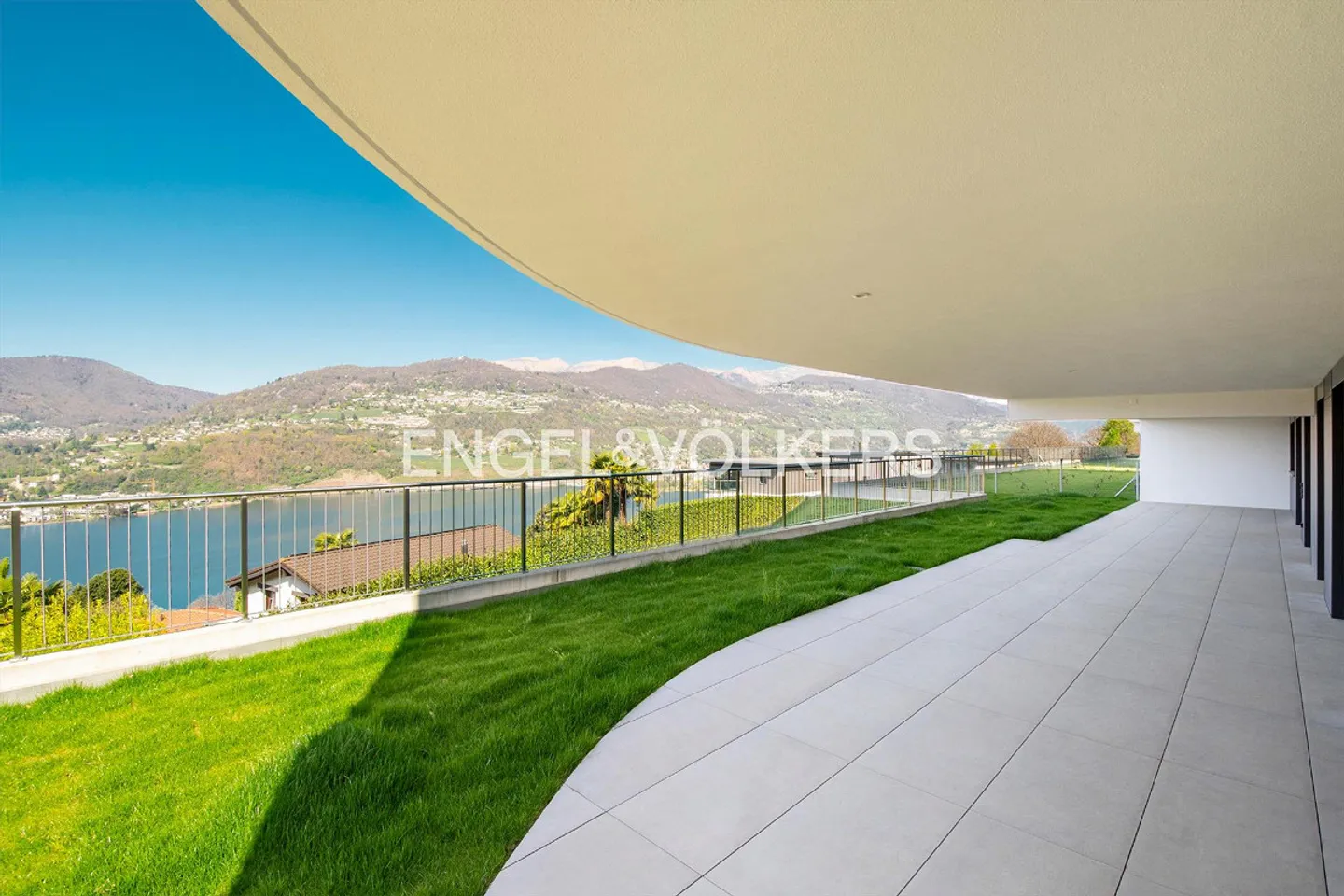 Appartamento di nuova costruzione con giardino e vista lago - Foto 6 di 13