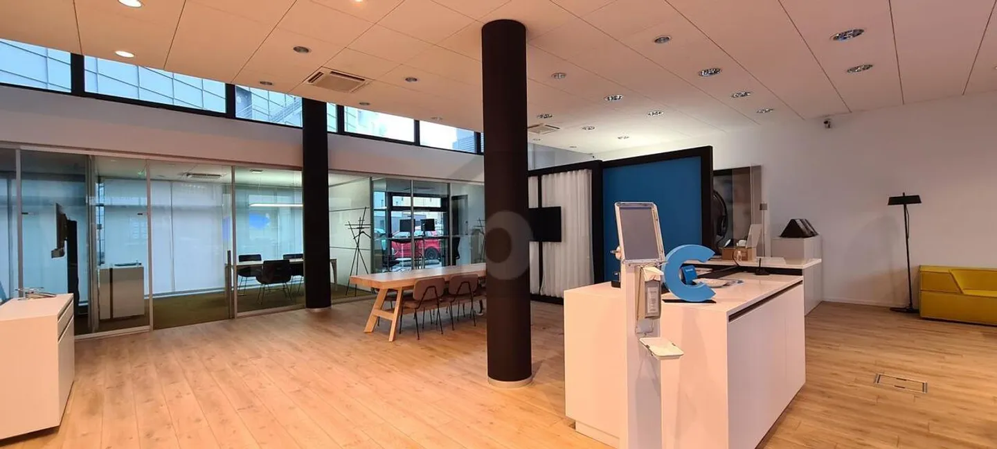 SPACIEUX ET AU CENTRE-VILLE - Photo 2 sur 6