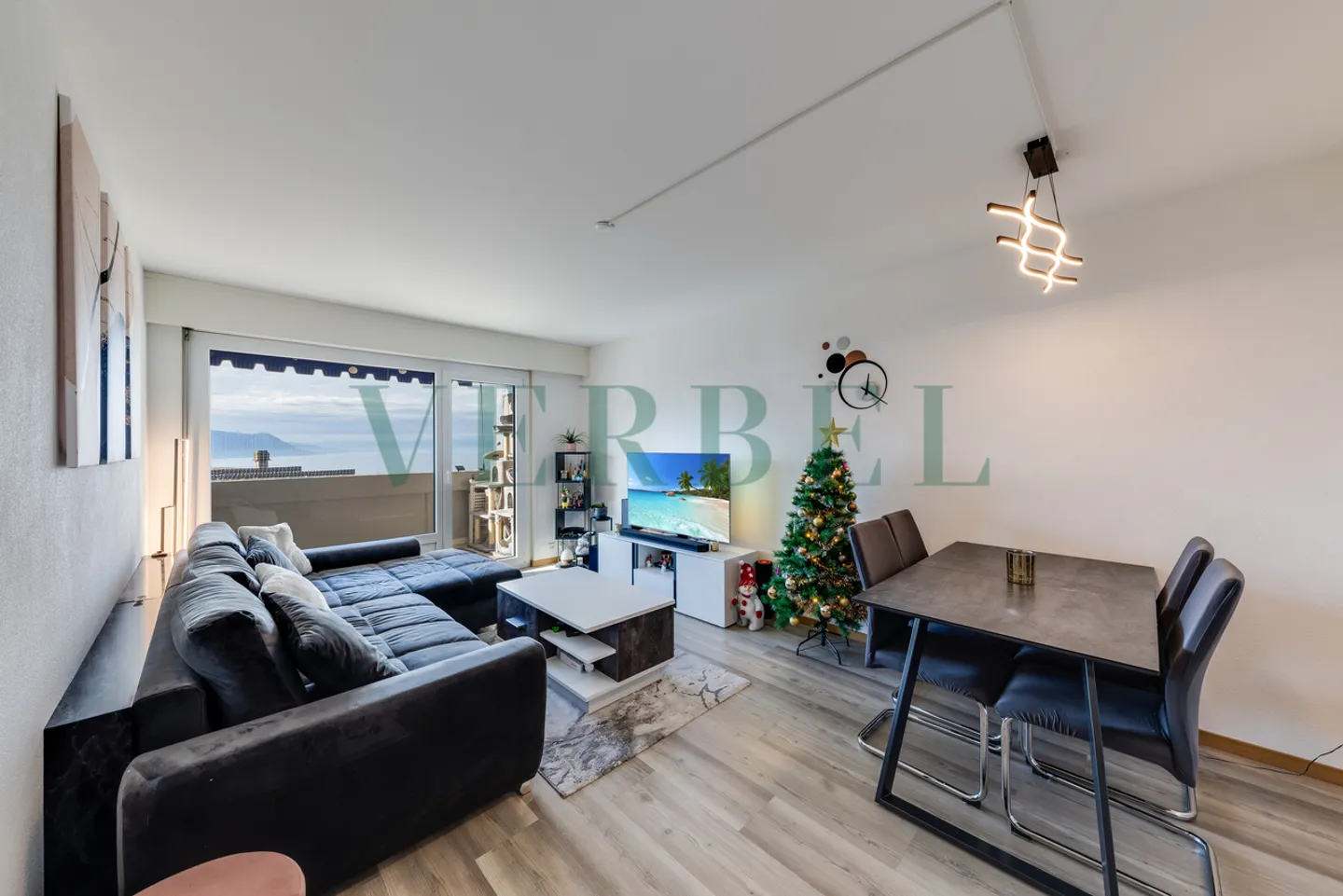 Bellissimo appartamento ristrutturato di 3,5 locali con magnifica vista sul lago - Foto 1 di 11